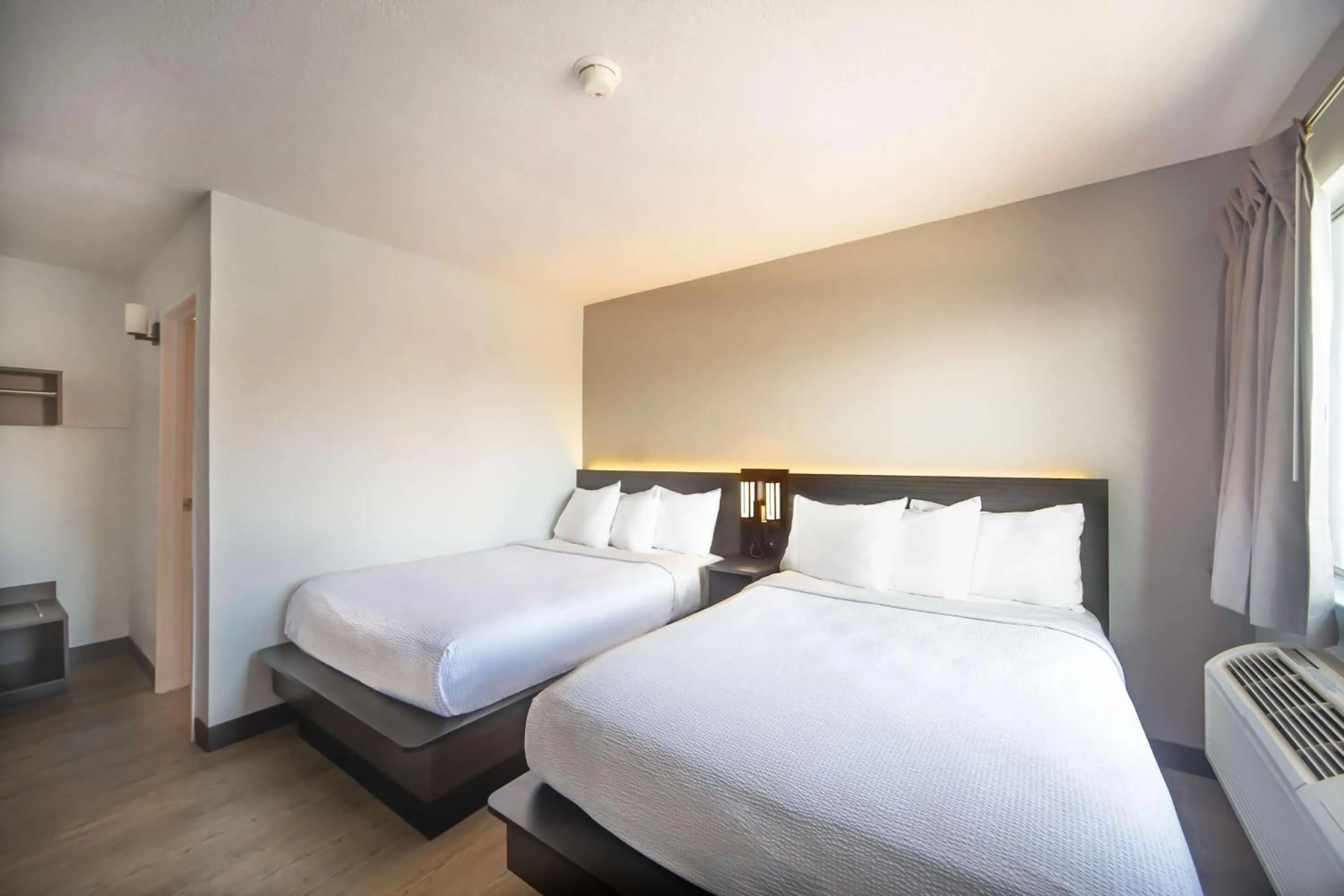 Bedroom, Bed in Motel 6-Del Rio, TX