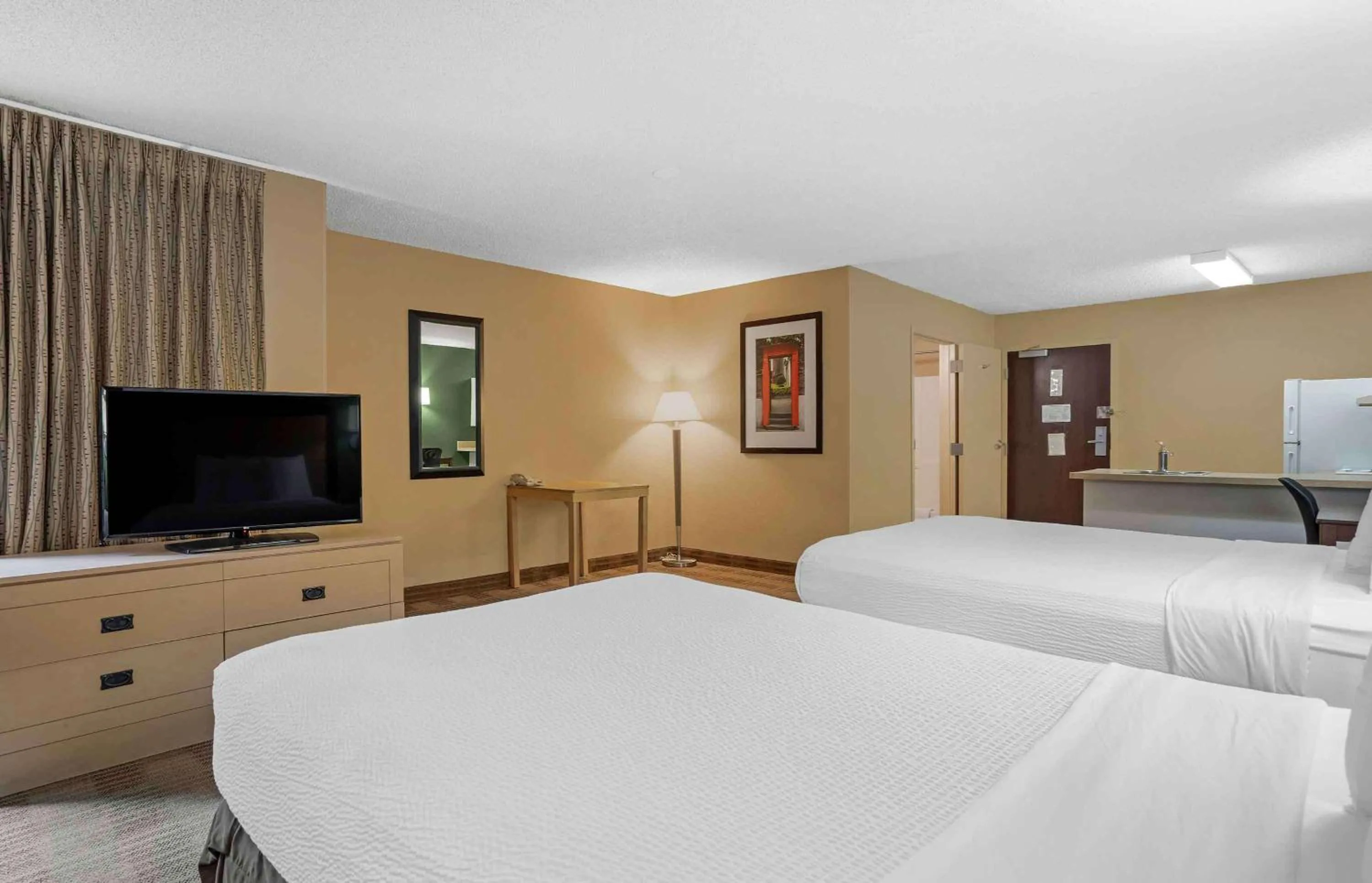 Bedroom, Bed in Extended Stay America Suites - Houston - Med Ctr - Greenway Plaza