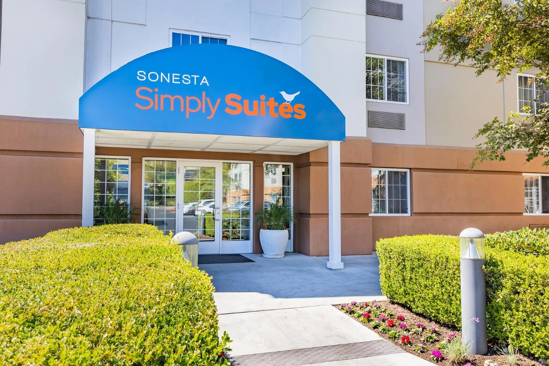 Property building in Sonesta Simply Suites Lansing