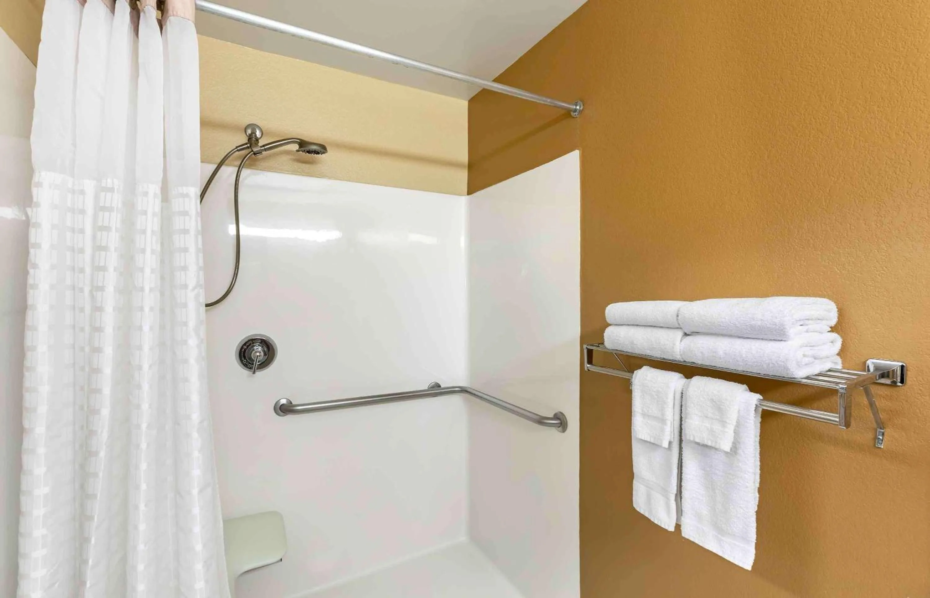 Bathroom in Extended Stay America Select Suites - Milwaukee - Waukesha