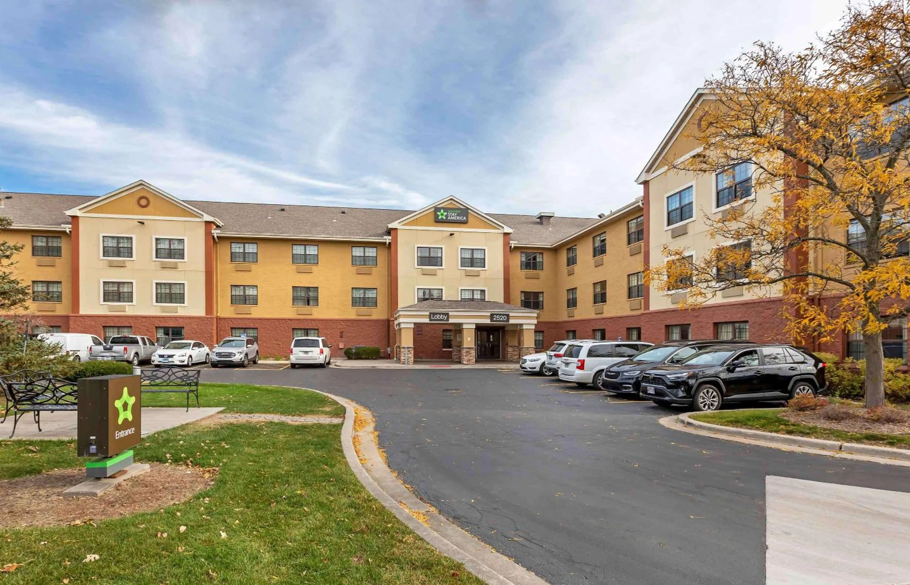 Property building in Extended Stay America Select Suites - Milwaukee - Waukesha
