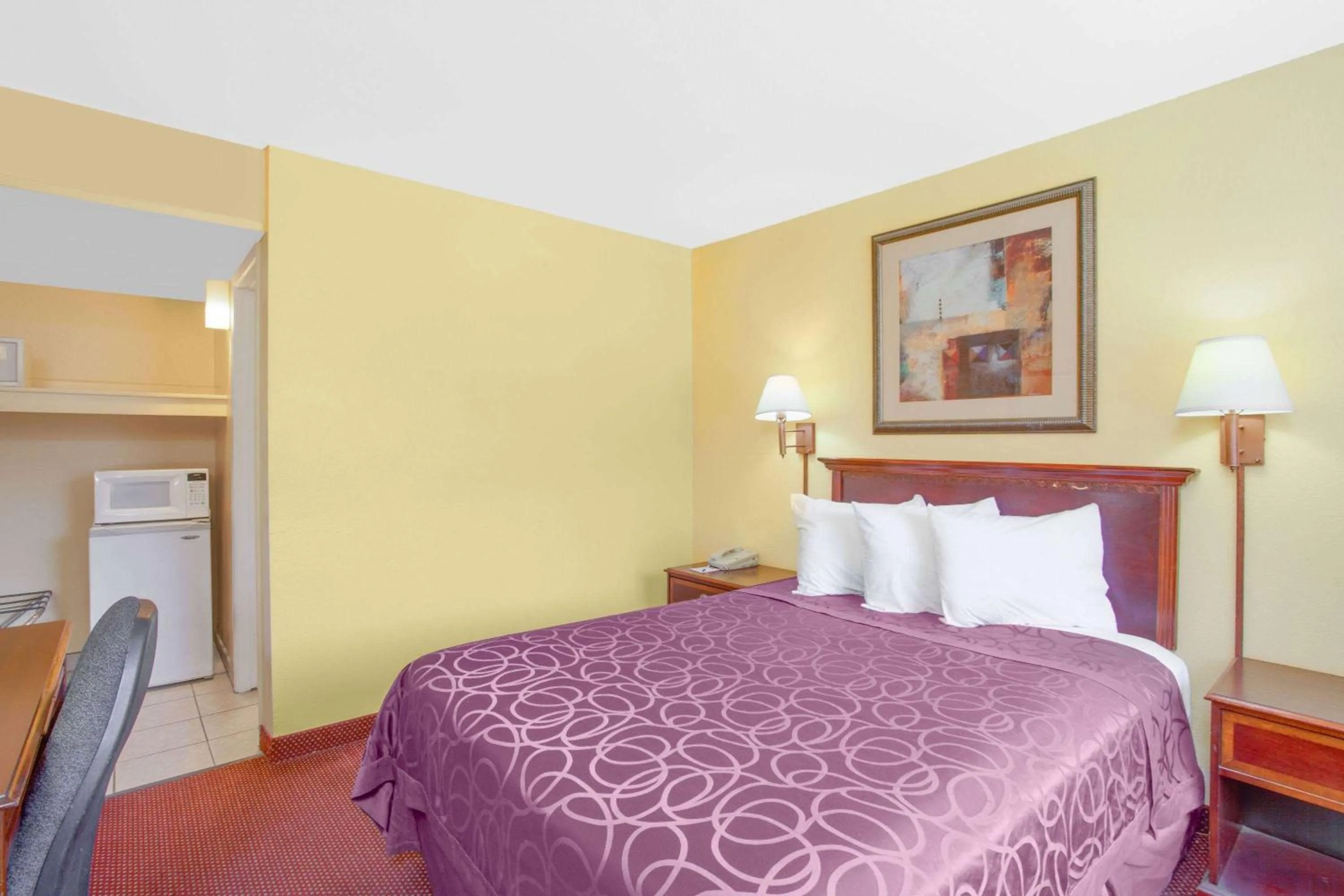 Bedroom in Baymont by Wyndham Coalinga