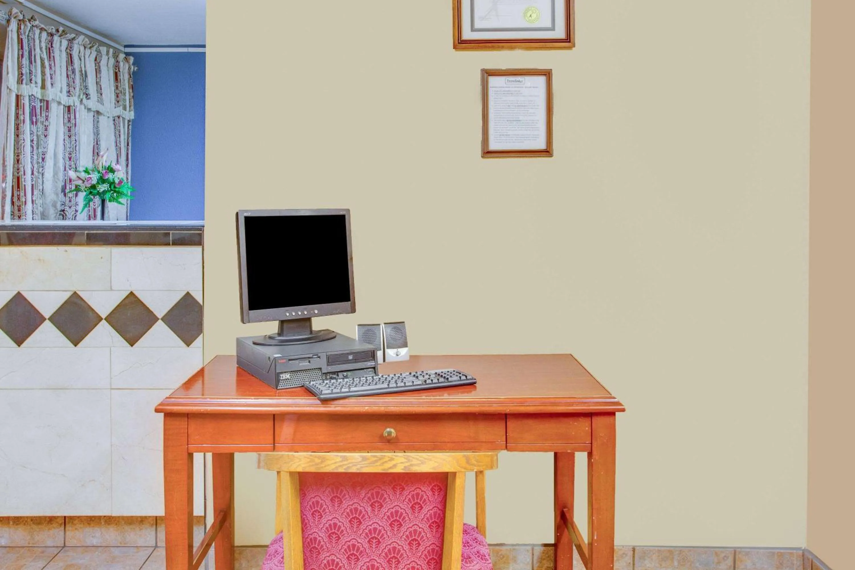 Business facilities in Baymont by Wyndham Coalinga