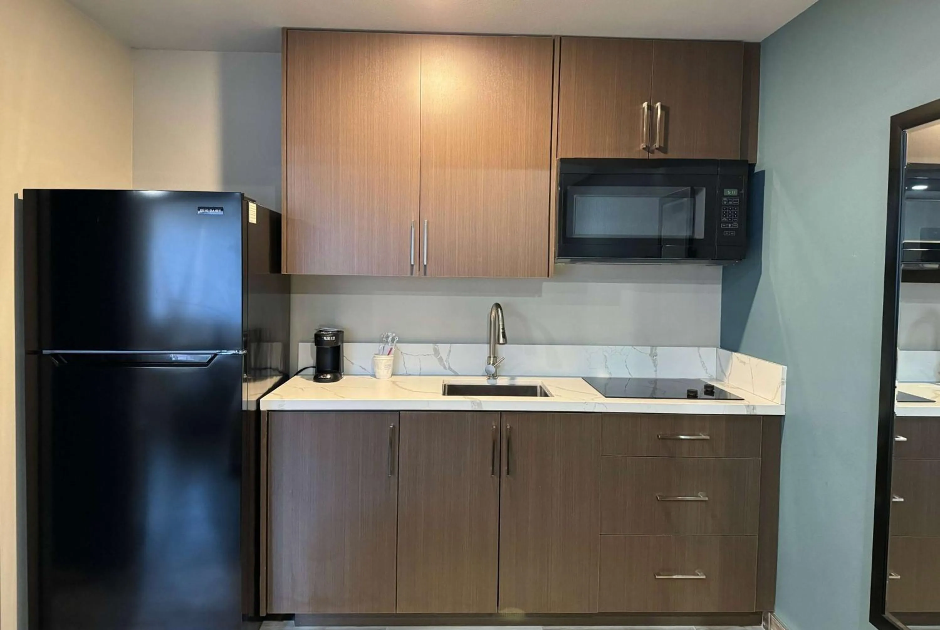 Photo of the whole room in Baymont by Wyndham Coalinga