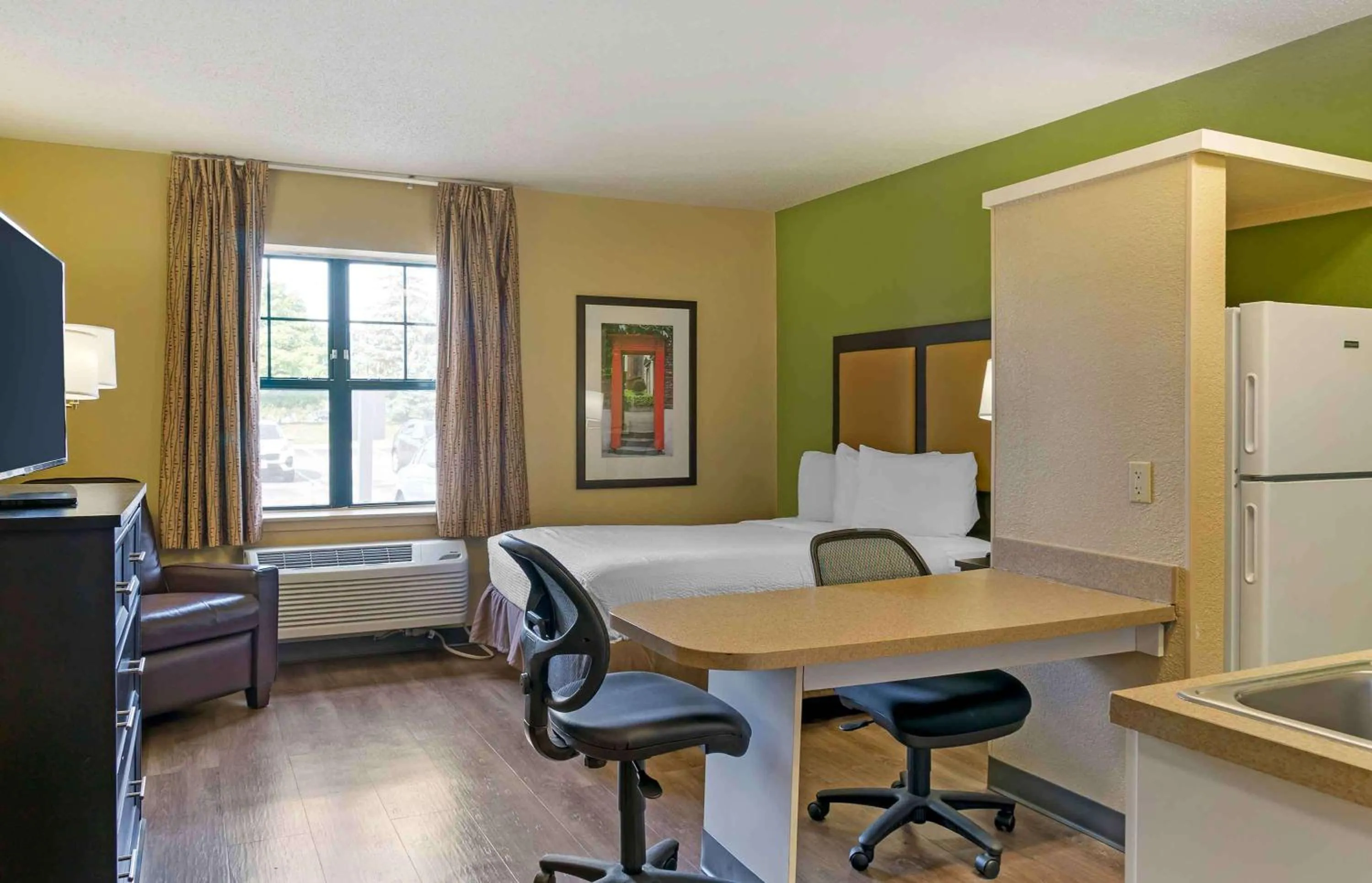 Bedroom in Extended Stay America Suites - Detroit - Madison Heights