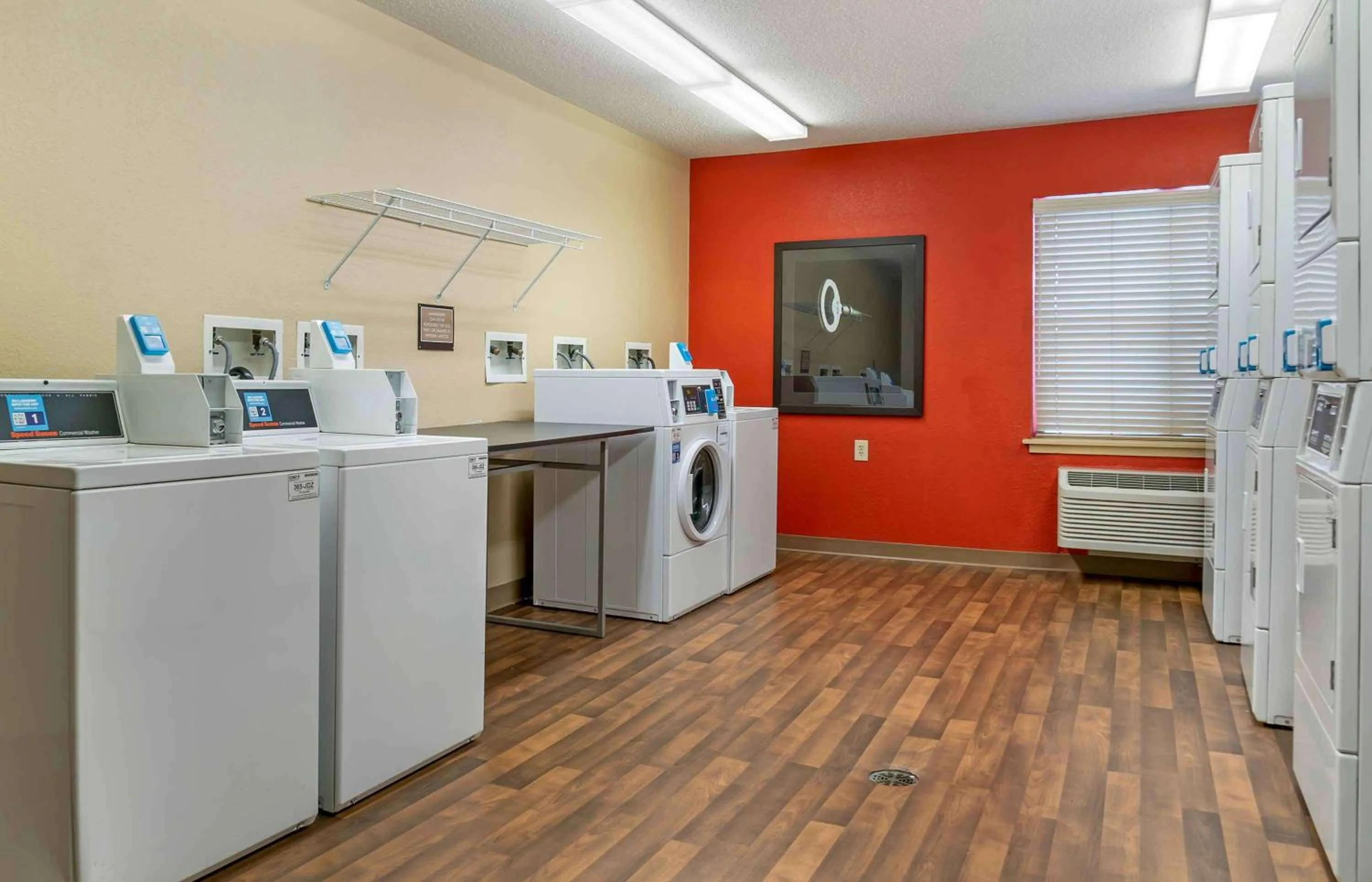 Property building in Extended Stay America Suites - Detroit - Madison Heights