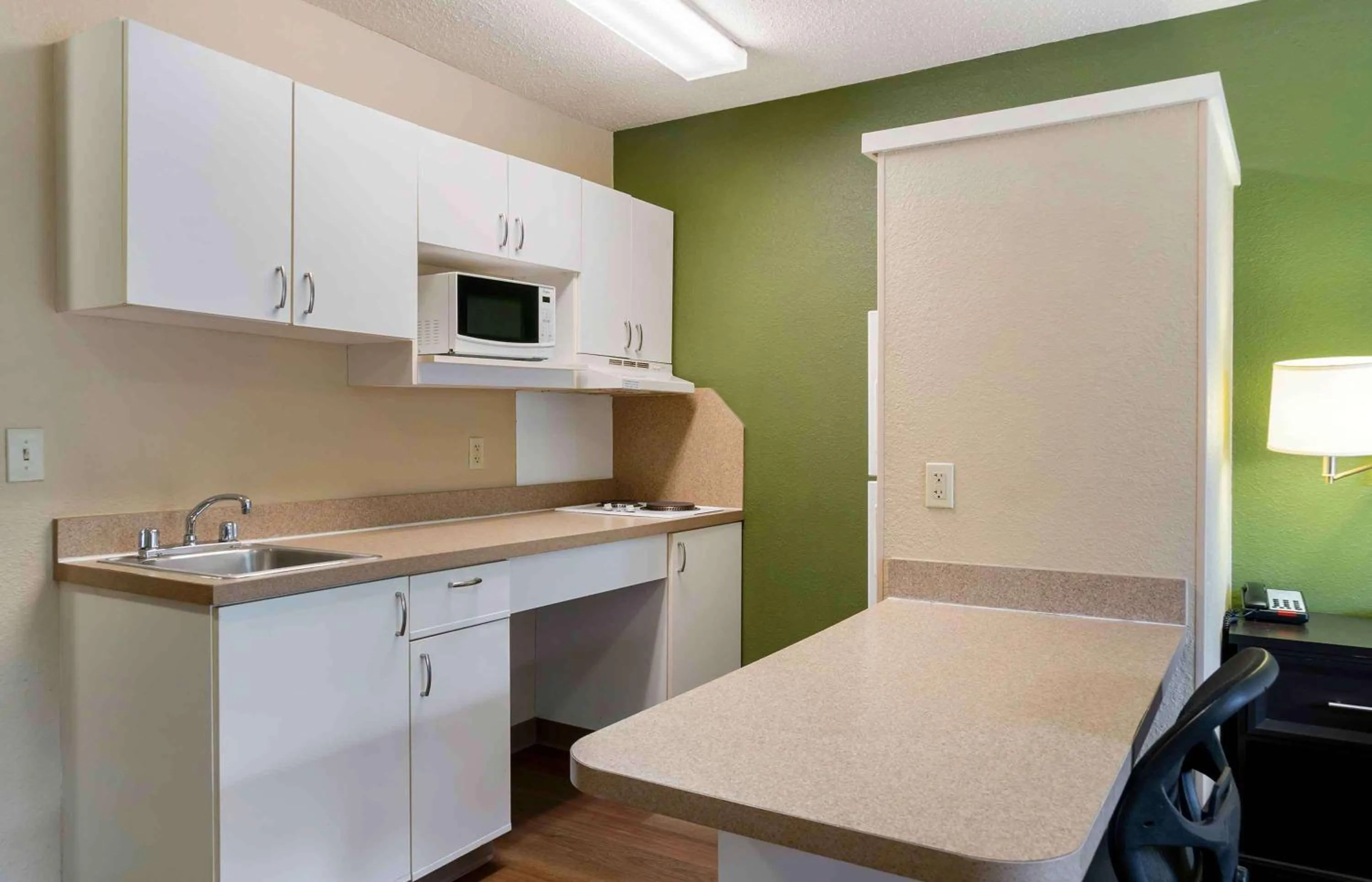 Kitchen or kitchenette in Extended Stay America Suites - Detroit - Madison Heights