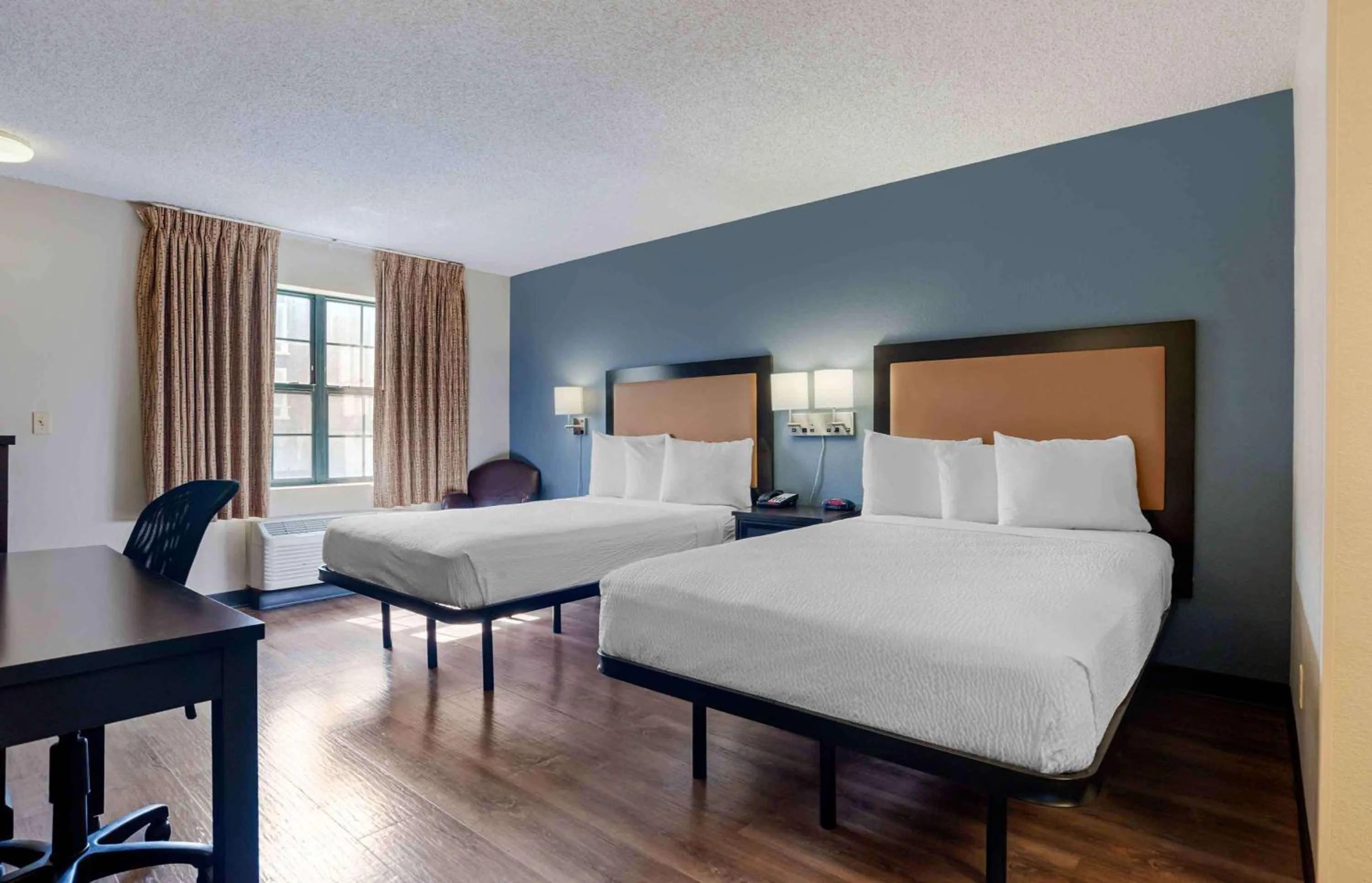 Bedroom, Bed in Extended Stay America Suites - Los Angeles - Torrance Blvd
