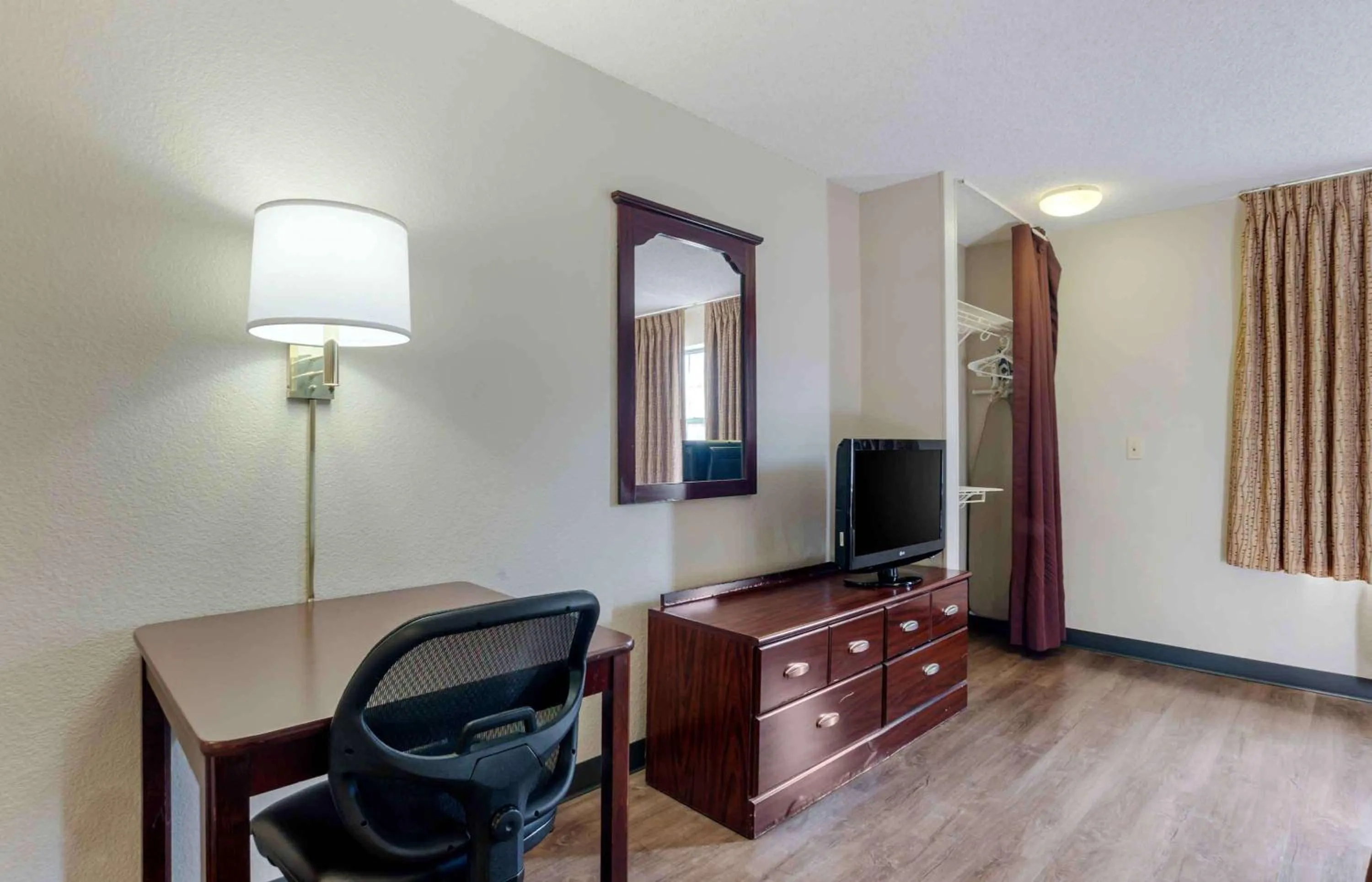 Bedroom in Extended Stay America Suites - Los Angeles - Torrance Blvd