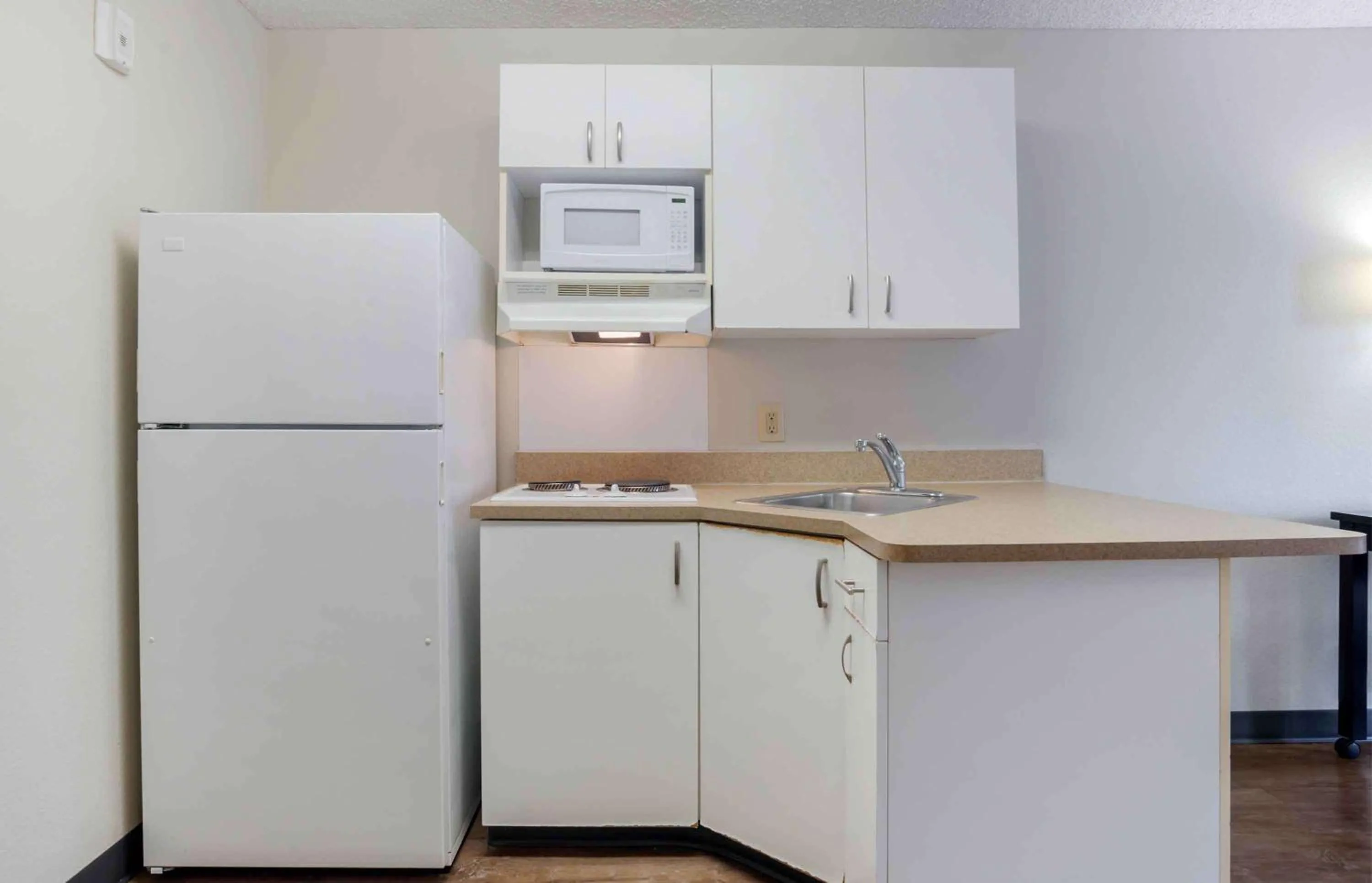 Kitchen or kitchenette in Extended Stay America Suites - Los Angeles - Torrance Blvd