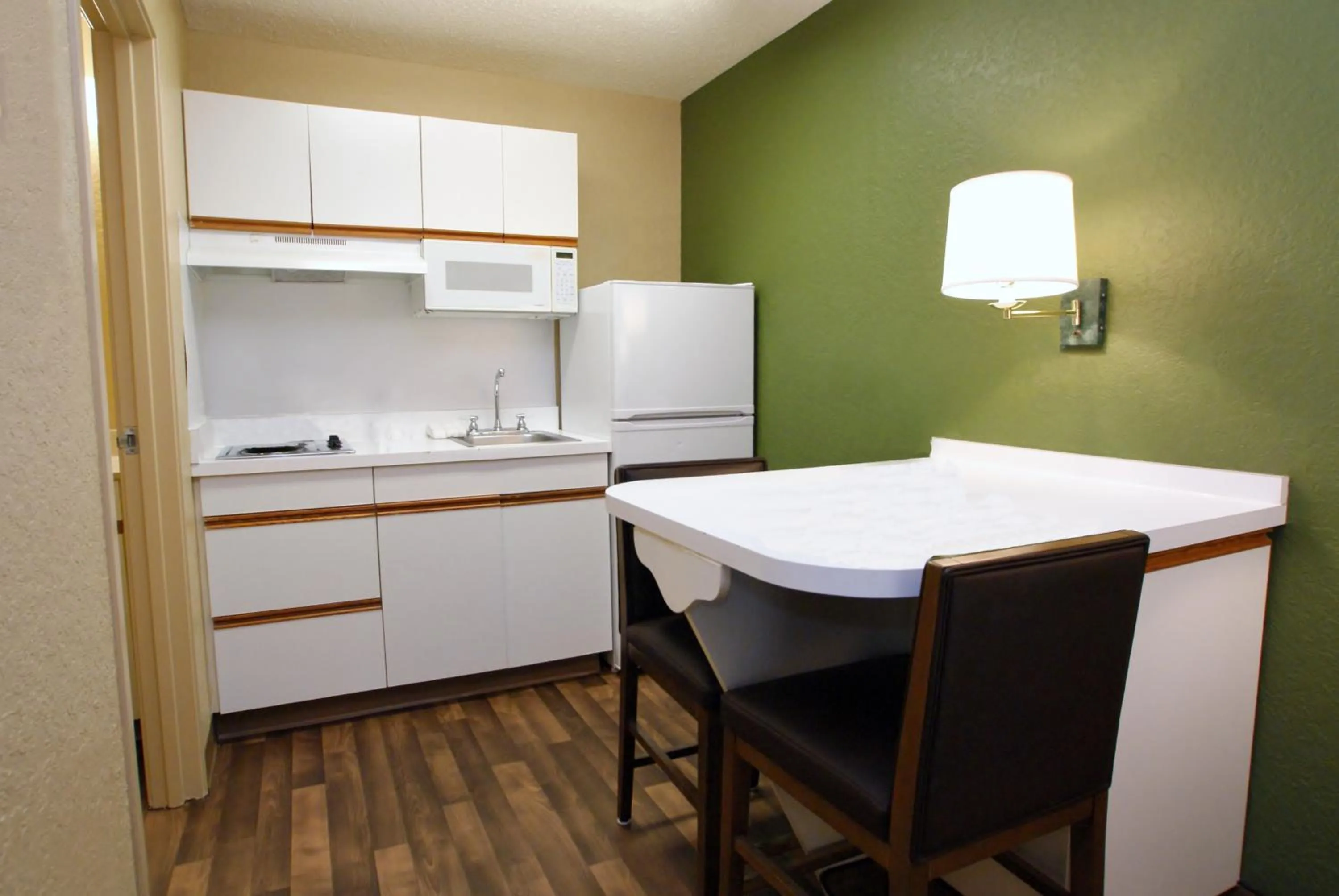 Kitchen or kitchenette in Extended Stay America Suites - Raleigh - North Raleigh - Wake Forest Road