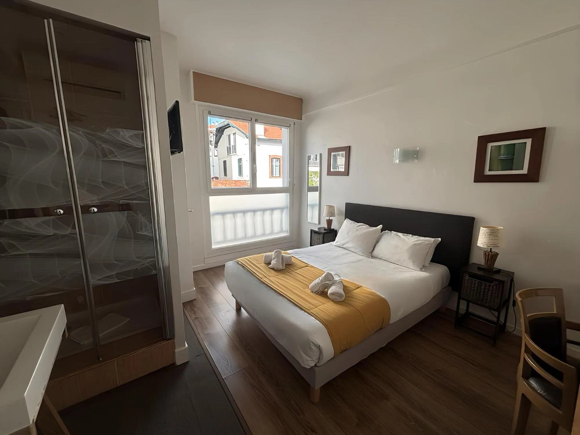 Photo of the whole room, Bed in Mosaikhotel