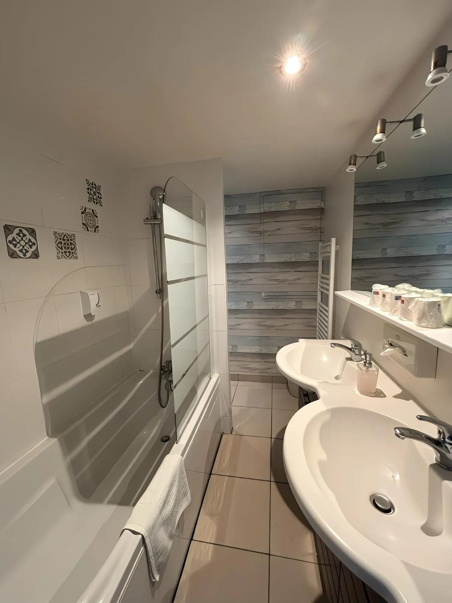 Bathroom in Mosaikhotel