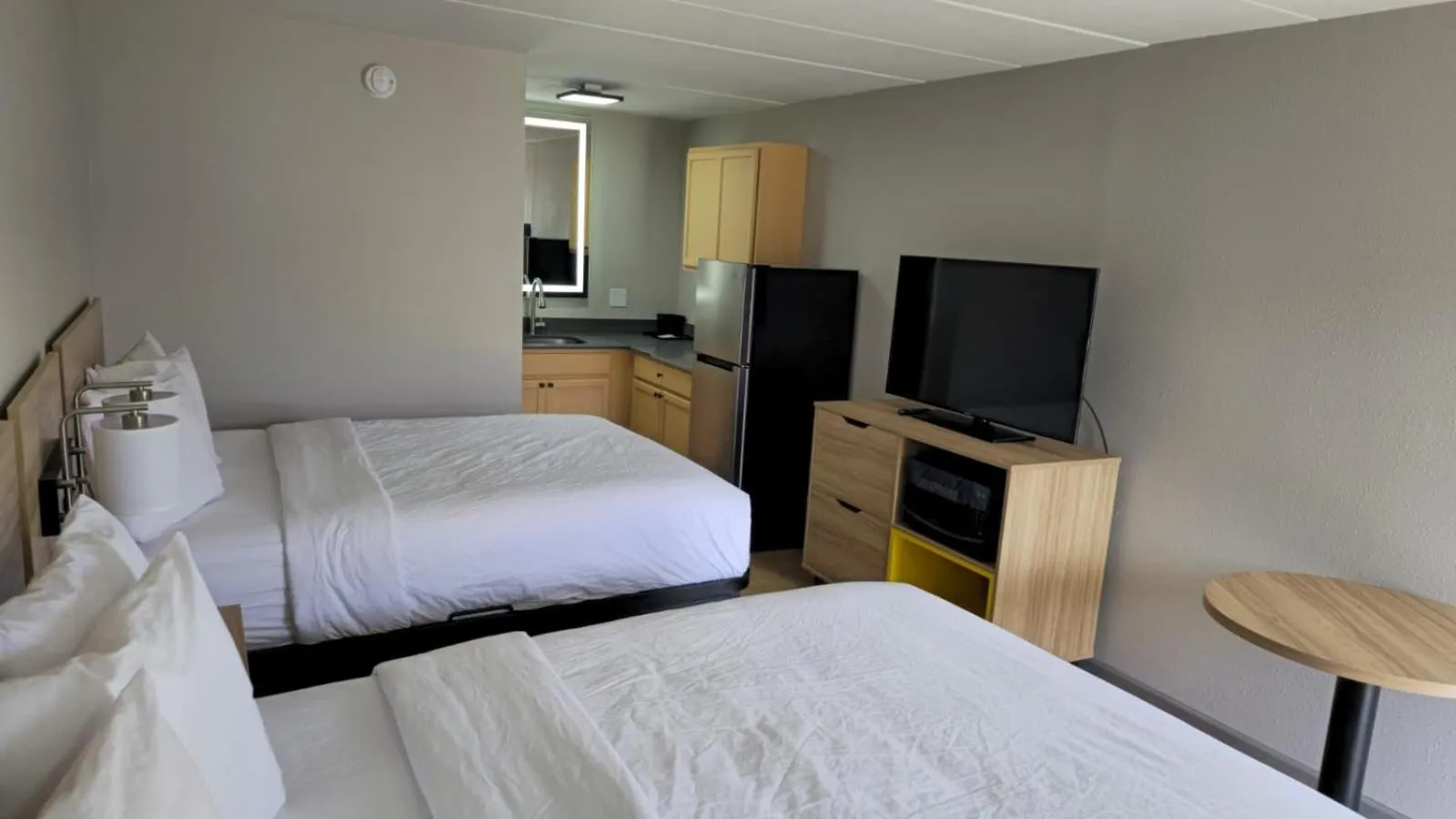 Bed in Days Inn by Wyndham Paducah I-24 Exit 4