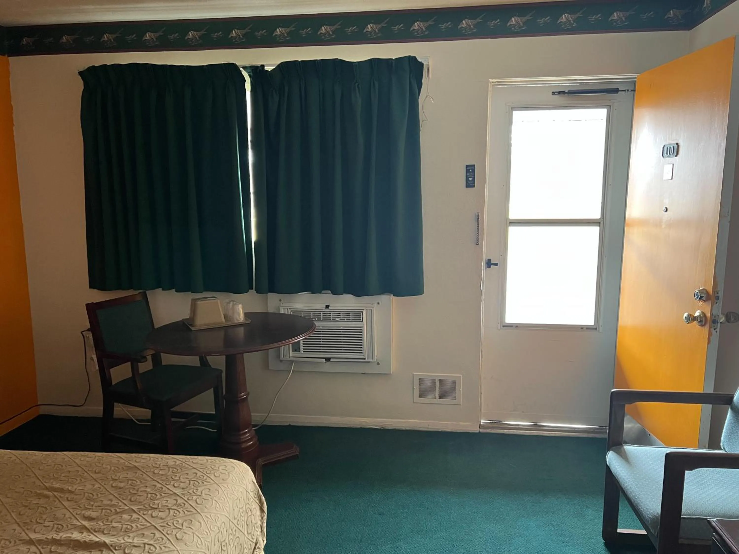 Bed in Sunrise Motel