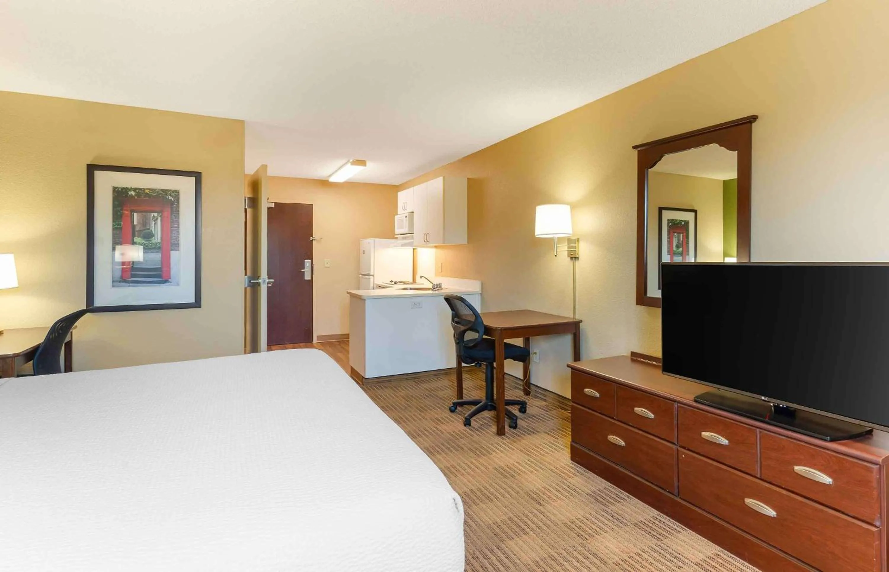 Bedroom, Bed in Extended Stay America Suites - Dublin - Hacienda Dr