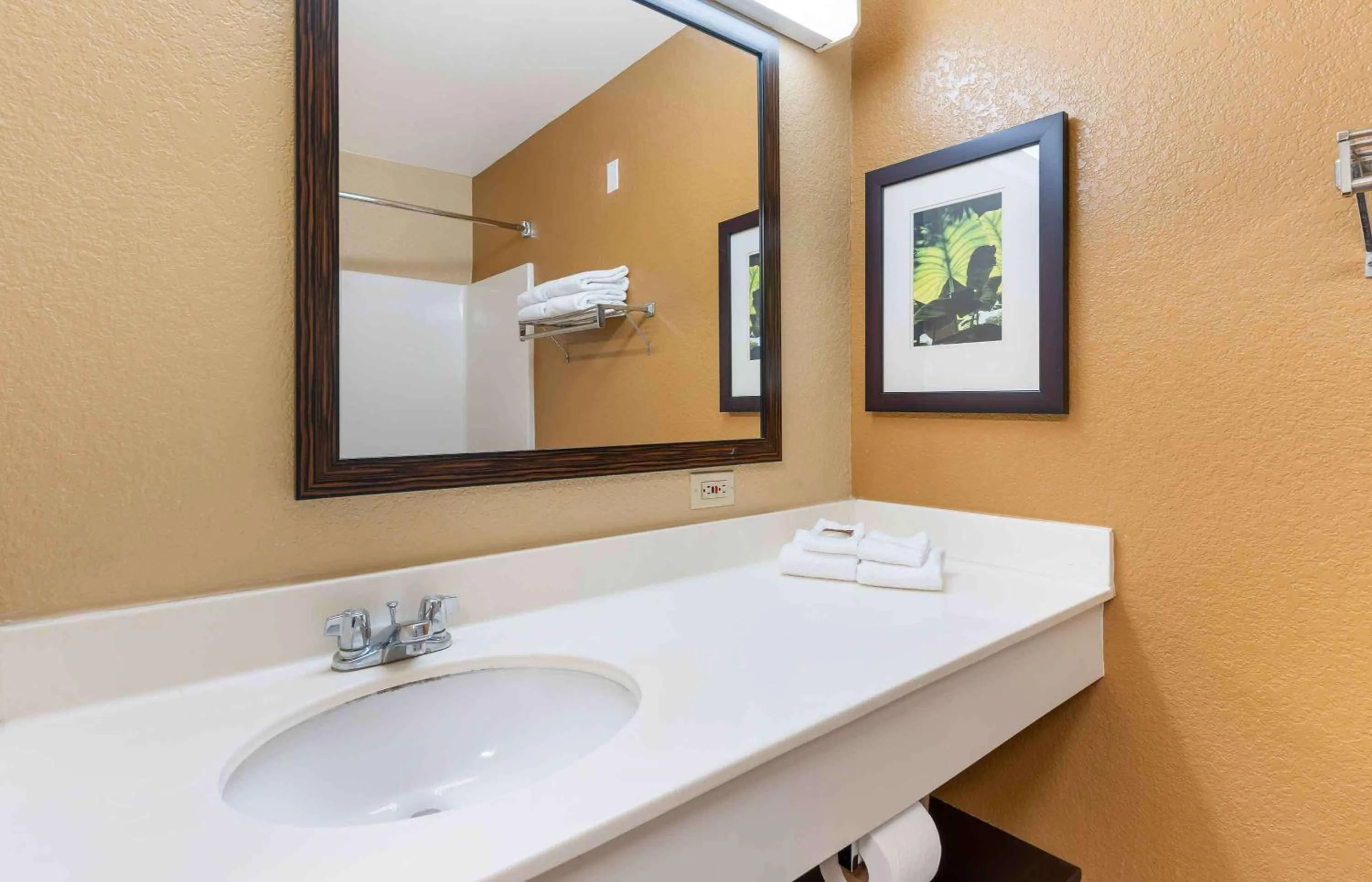 Bathroom in Extended Stay America Suites - Dublin - Hacienda Dr