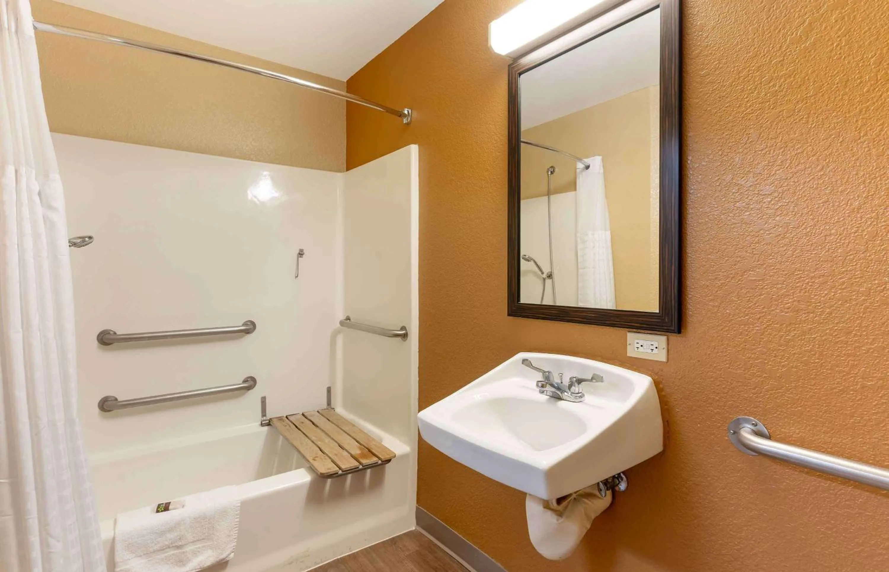 Bathroom in Extended Stay America Suites - Dublin - Hacienda Dr