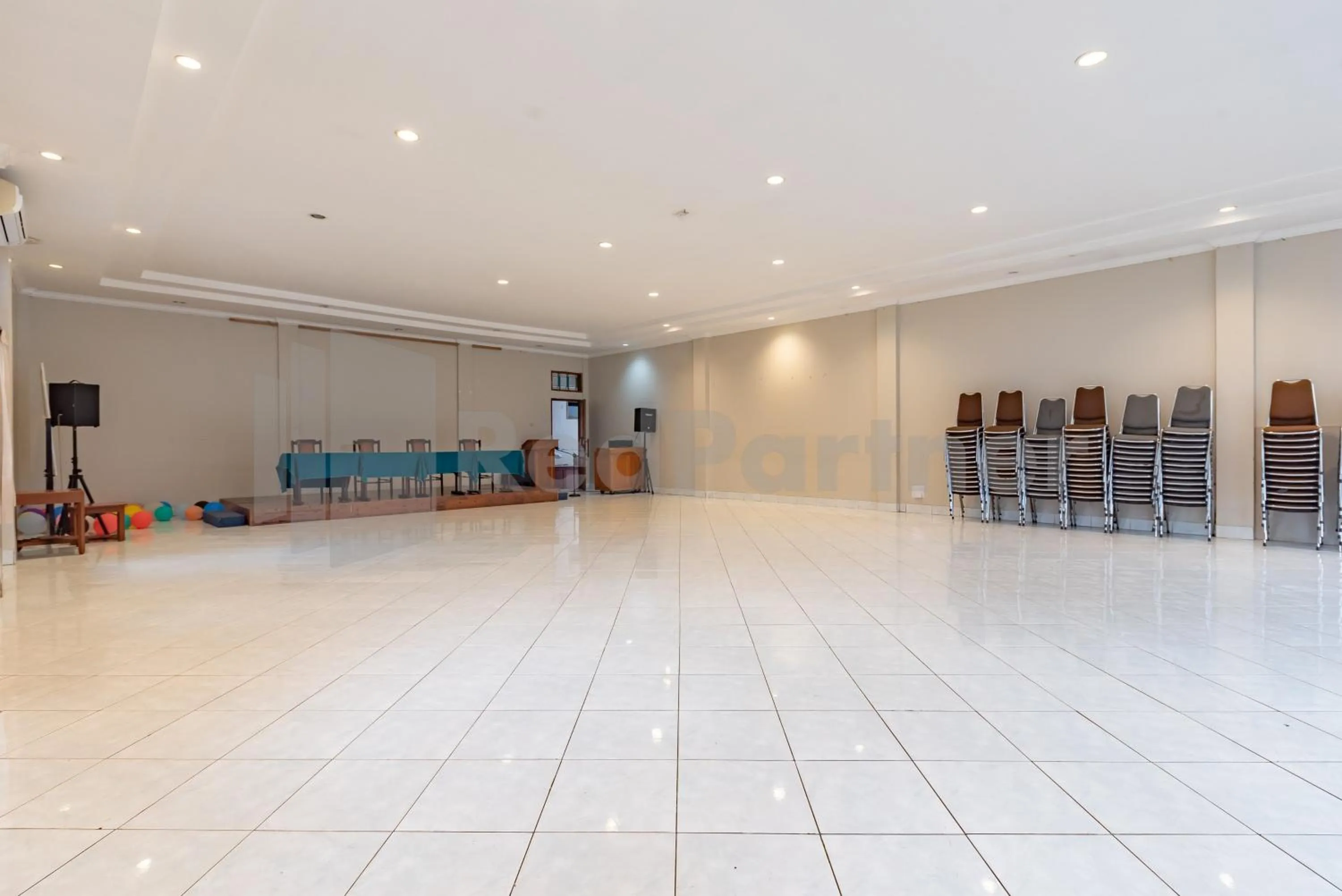 Meeting/conference room in Yehezkiel Hotel Lembang Mitra RedDoorz