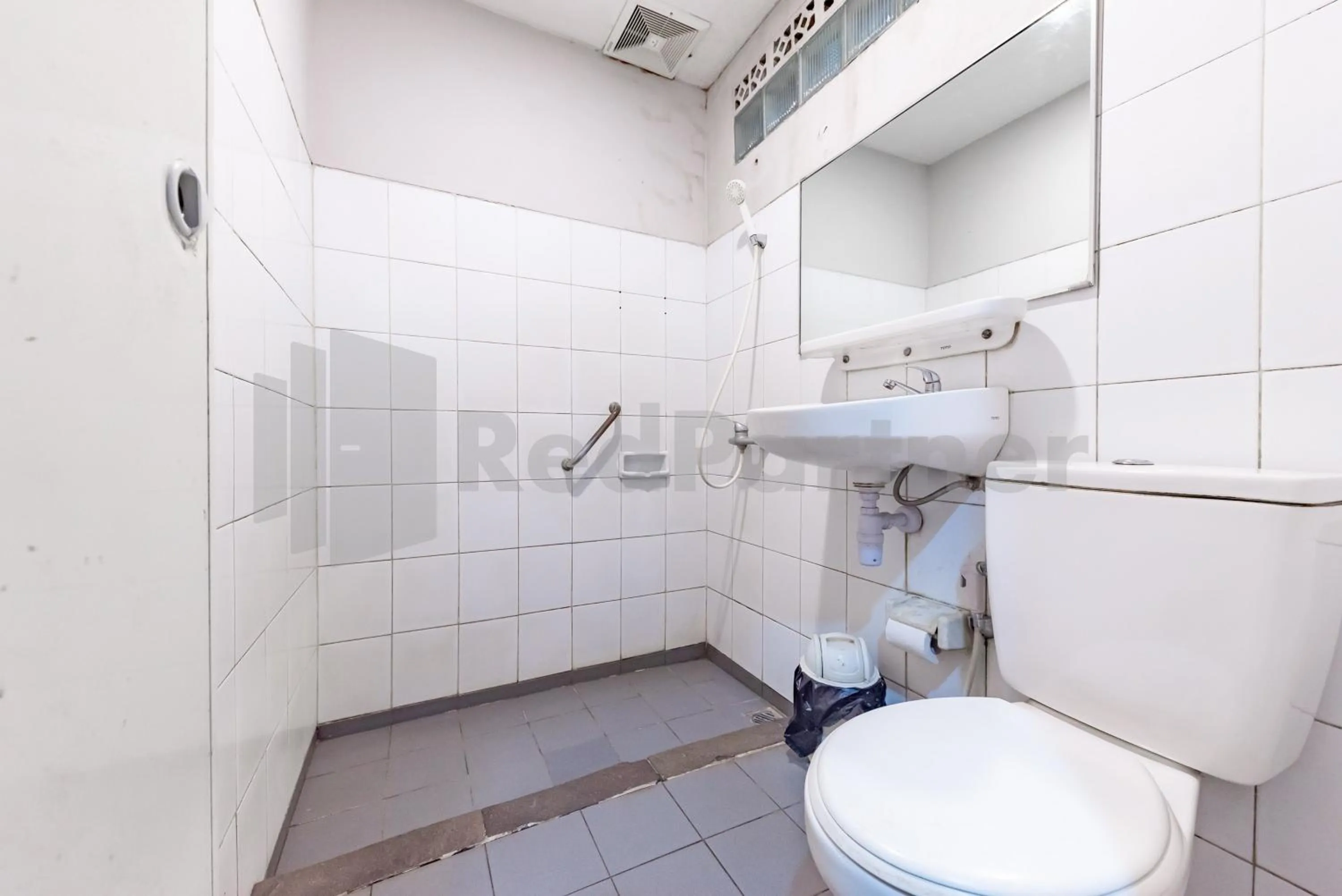 Bathroom in Yehezkiel Hotel Lembang Mitra RedDoorz