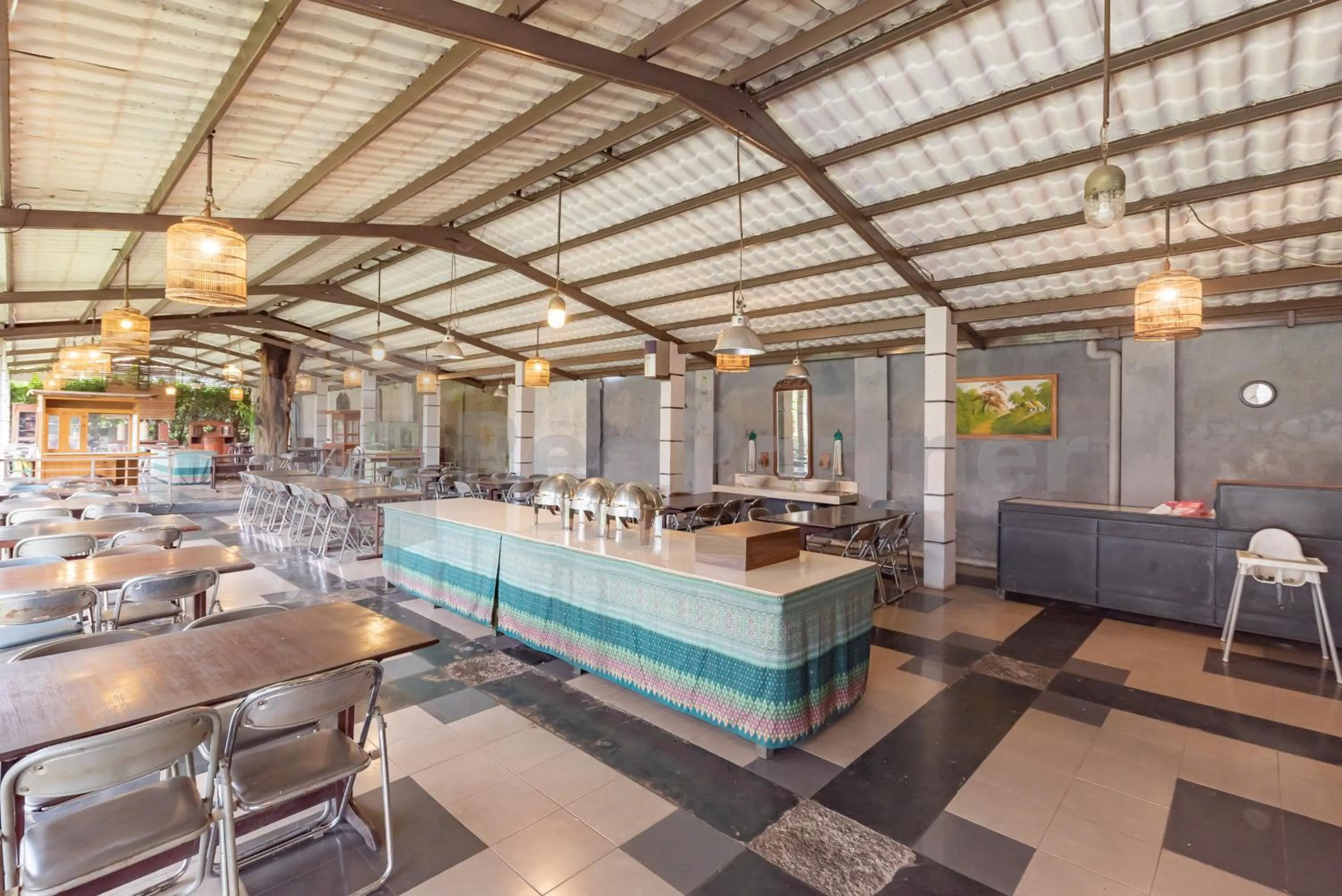 Restaurant/places to eat in Yehezkiel Hotel Lembang Mitra RedDoorz