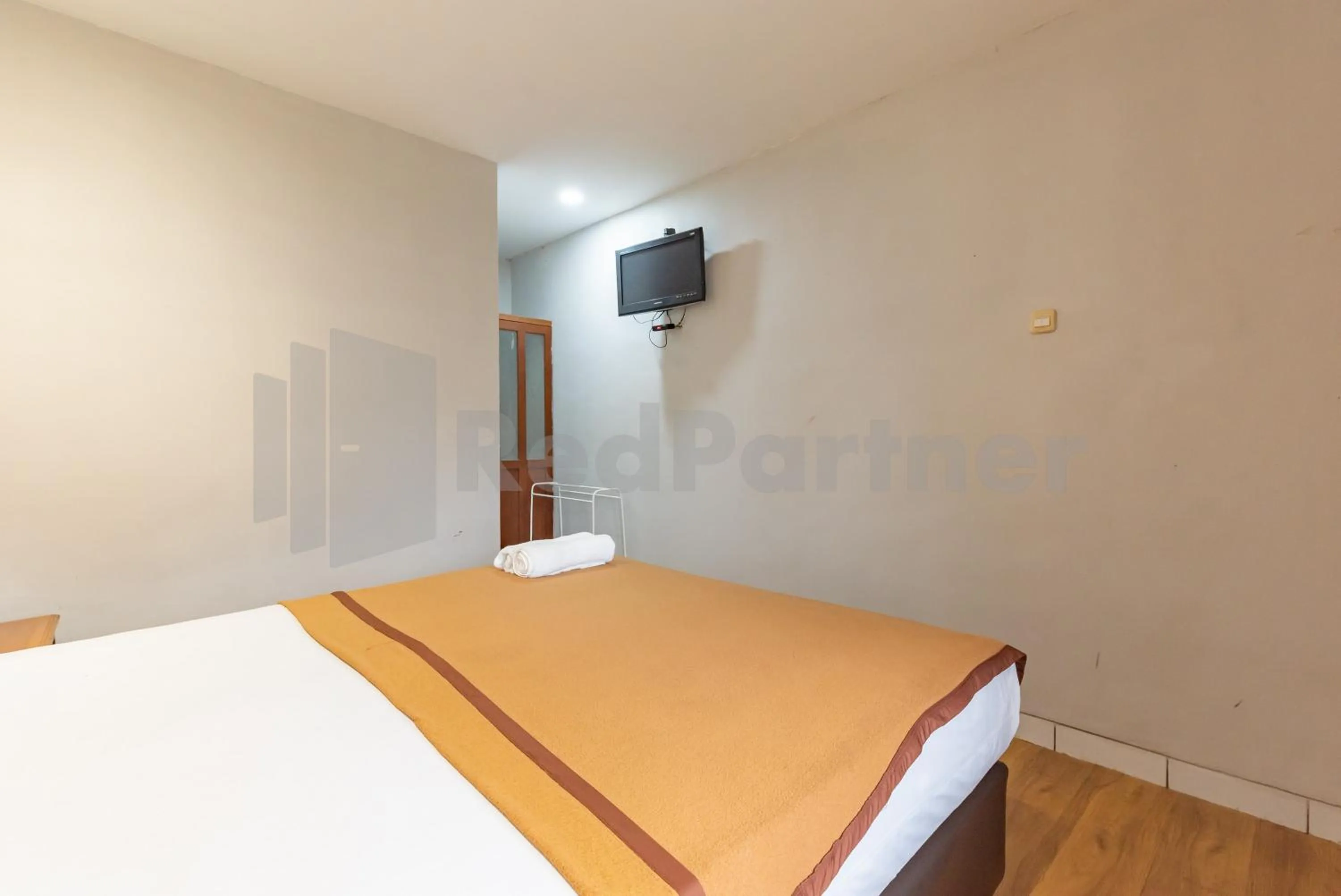 Bedroom, Bed in Yehezkiel Hotel Lembang Mitra RedDoorz