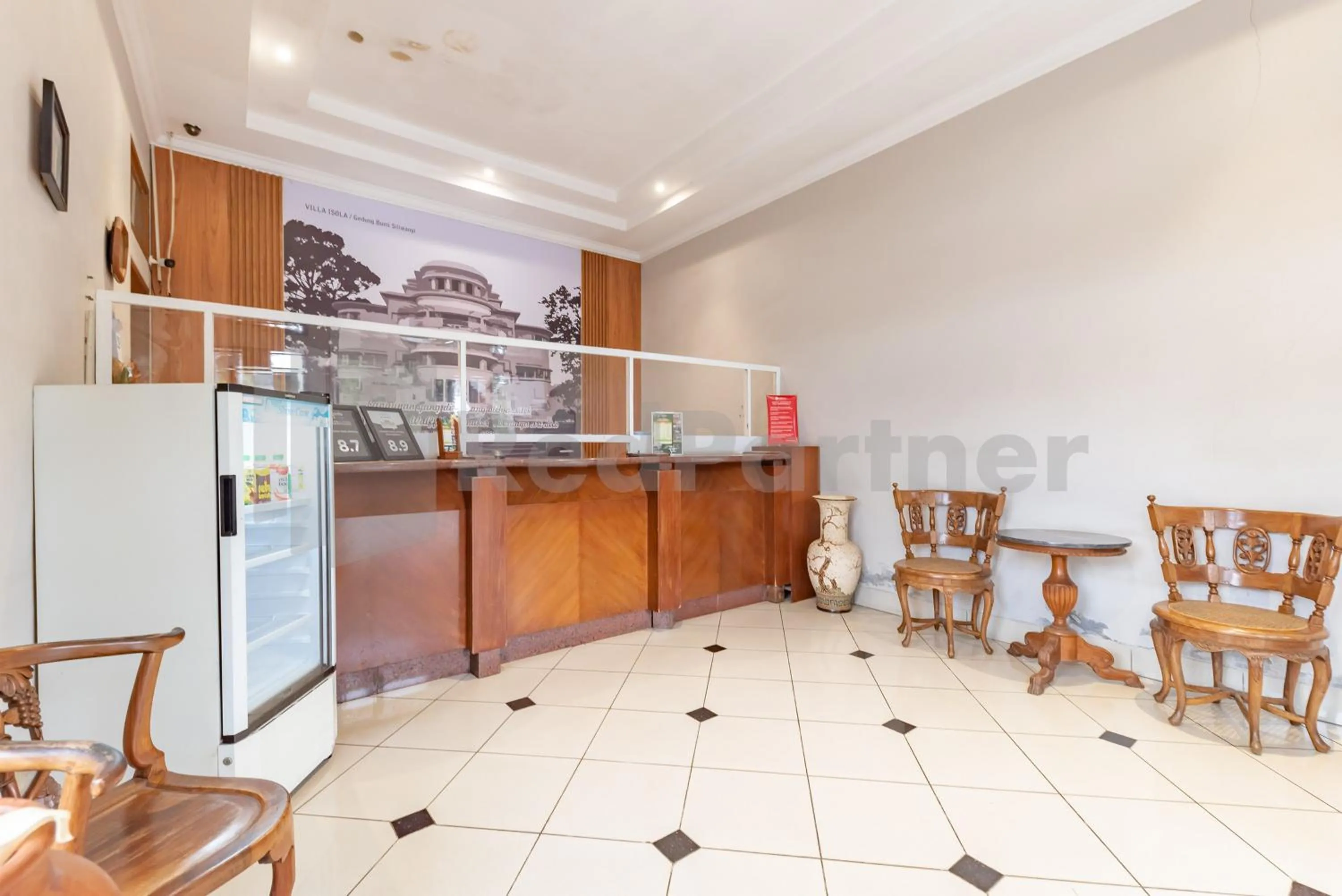 Lobby or reception in Yehezkiel Hotel Lembang Mitra RedDoorz