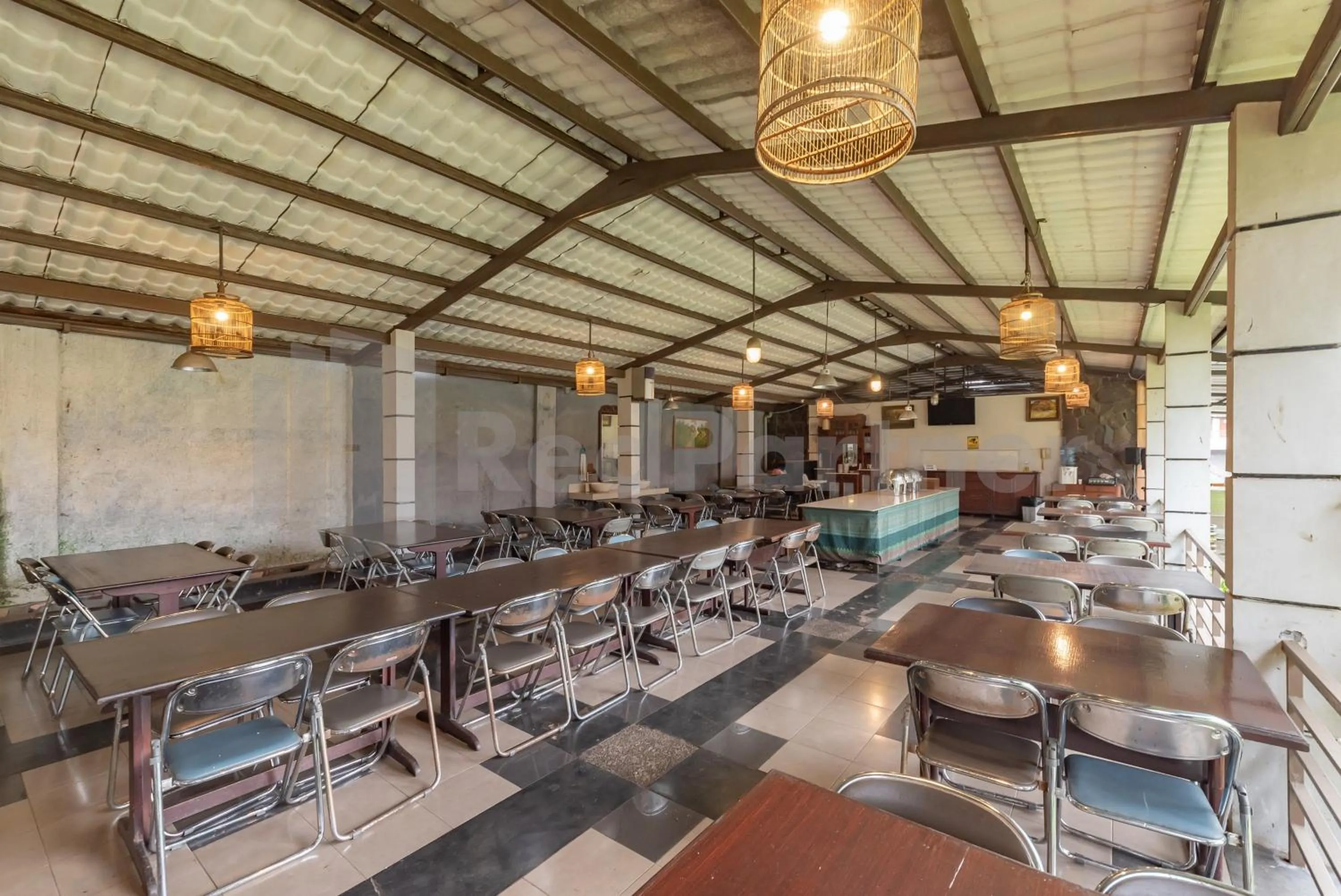 Restaurant/places to eat in Yehezkiel Hotel Lembang Mitra RedDoorz