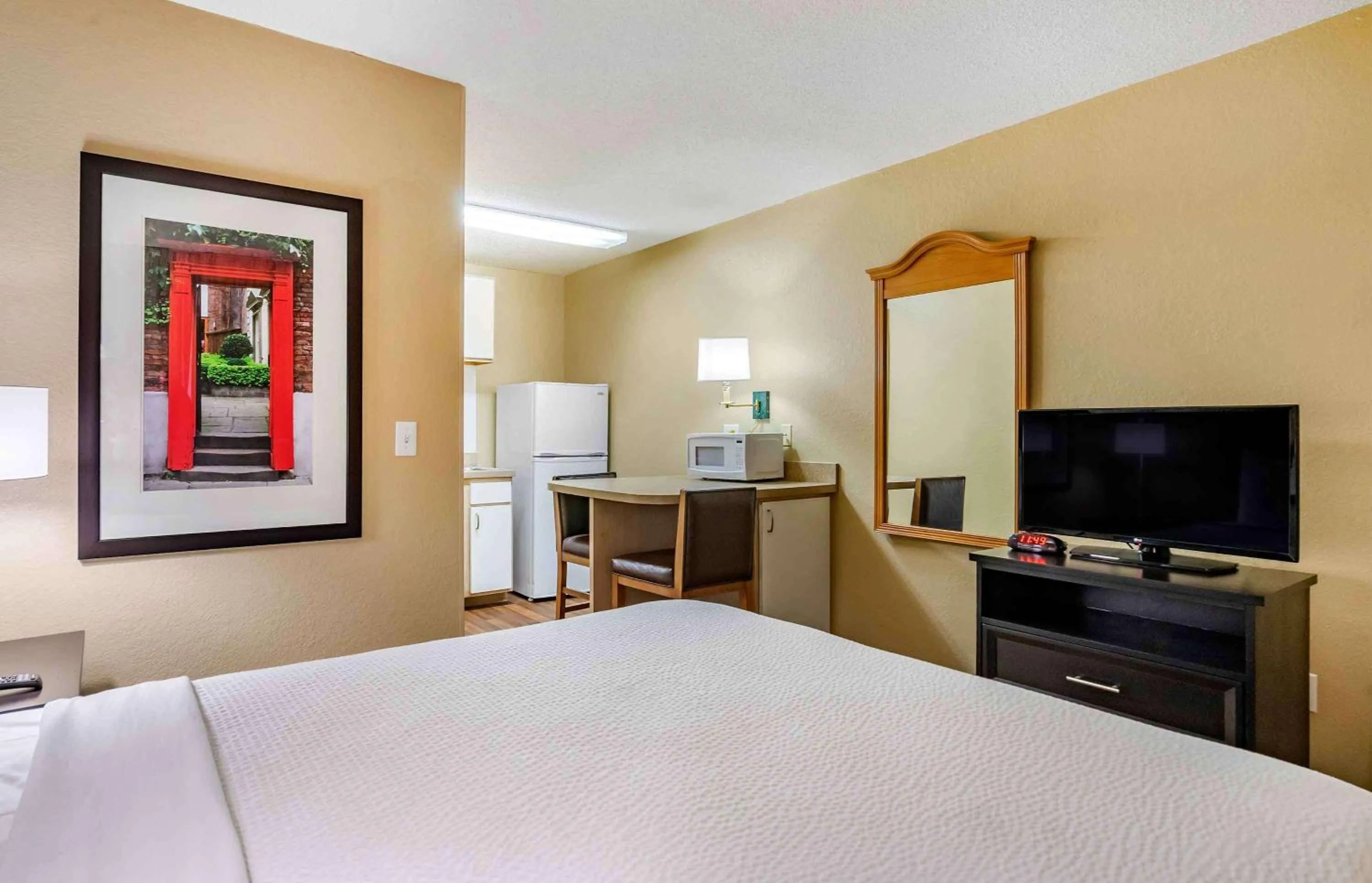 Bedroom, Bed in Extended Stay America Select Suites - Tampa - North Airport
