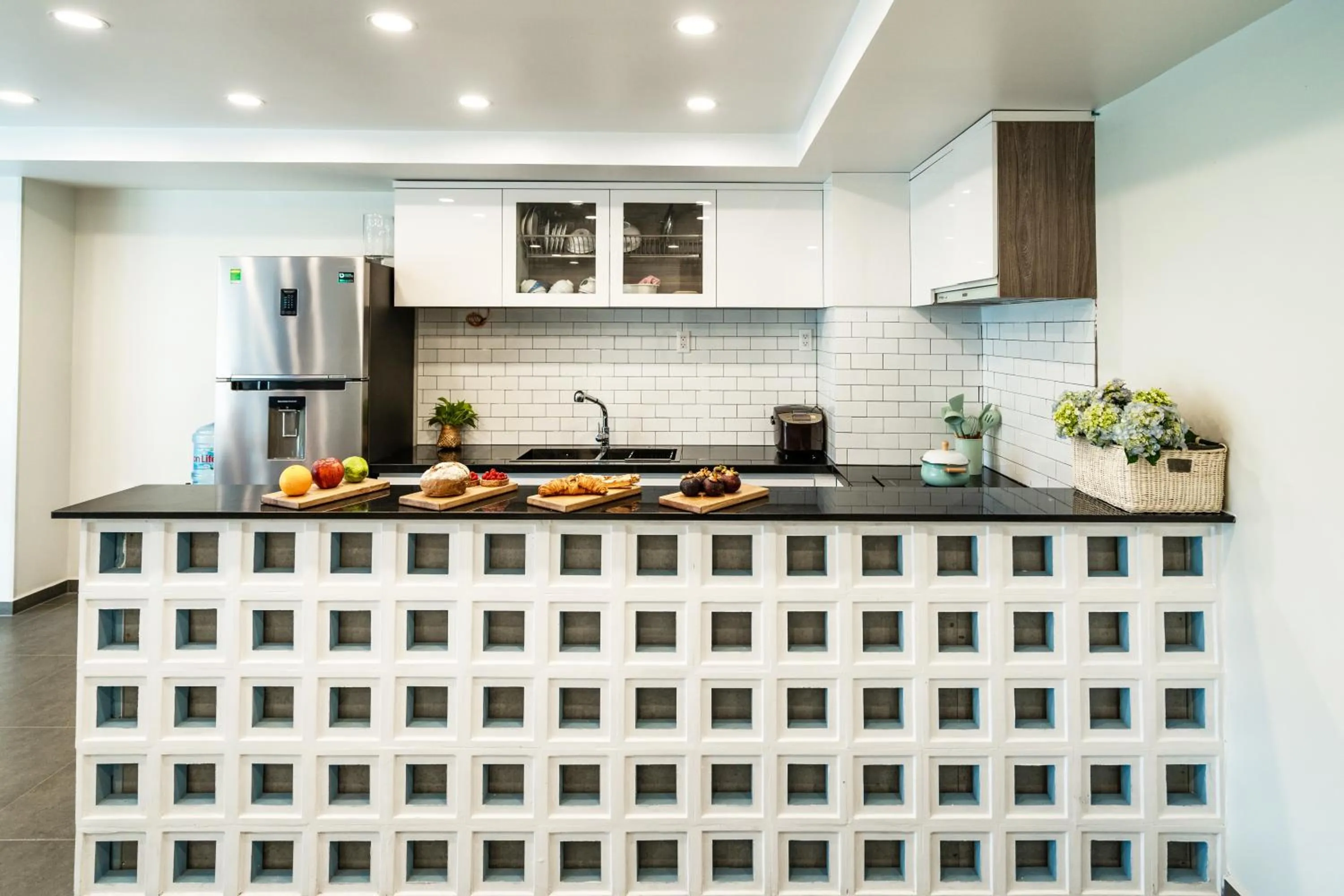 Communal kitchen in Mecozy Apartel