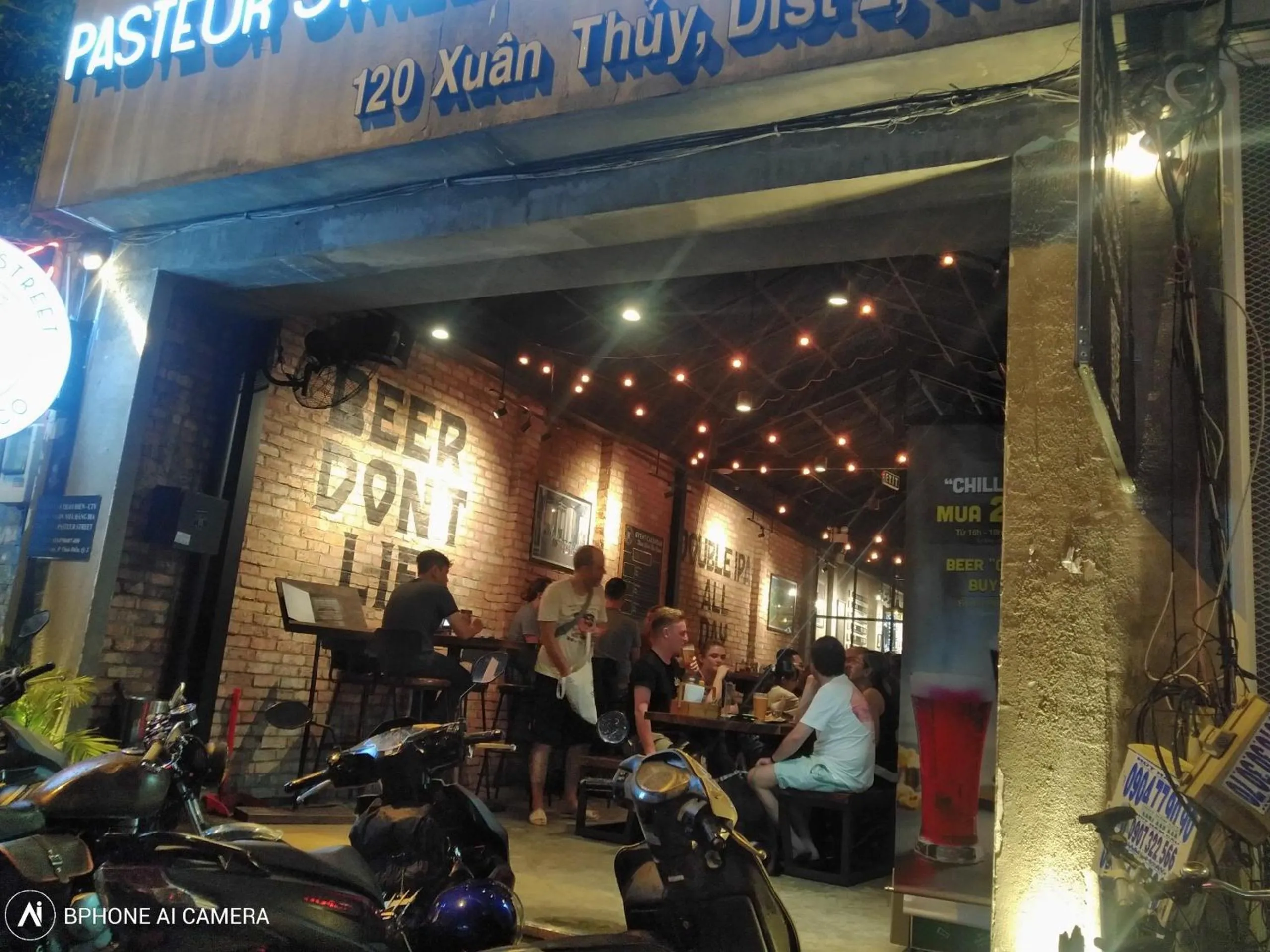 Restaurant/places to eat in Mecozy Apartel