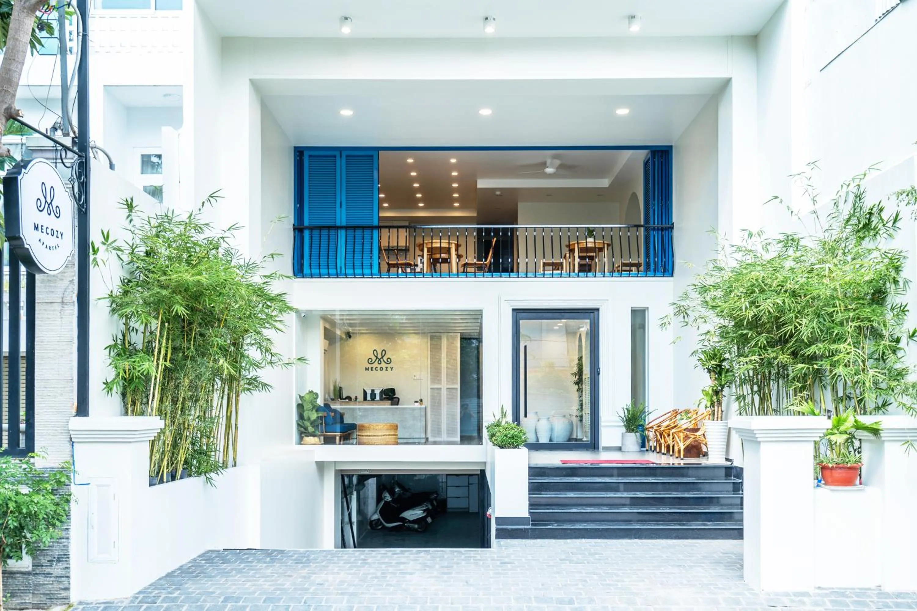 Facade/entrance in Mecozy Apartel