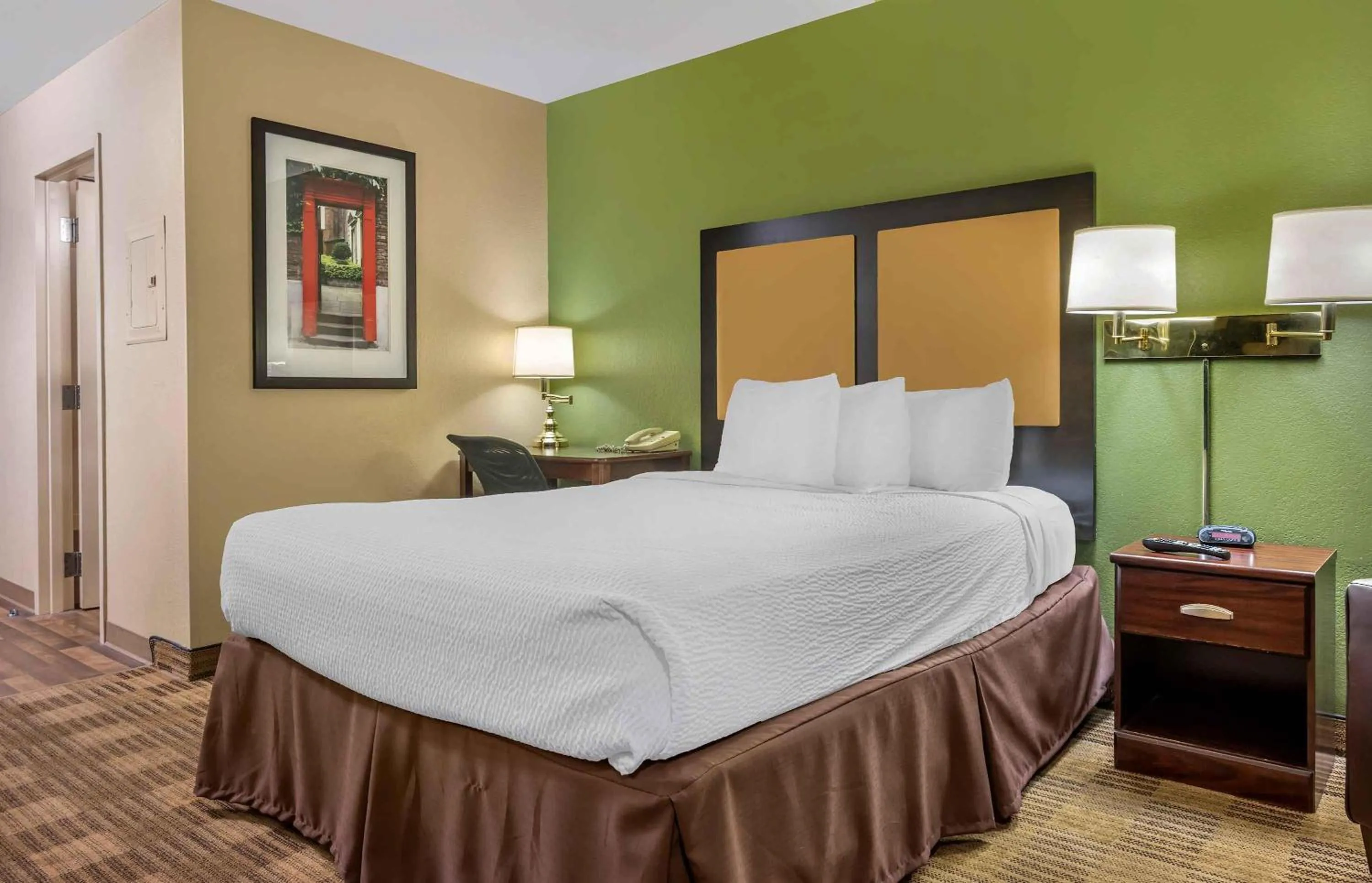 Bedroom, Bed in Extended Stay America Select Suites - Jacksonville - Lenoir Avenue East