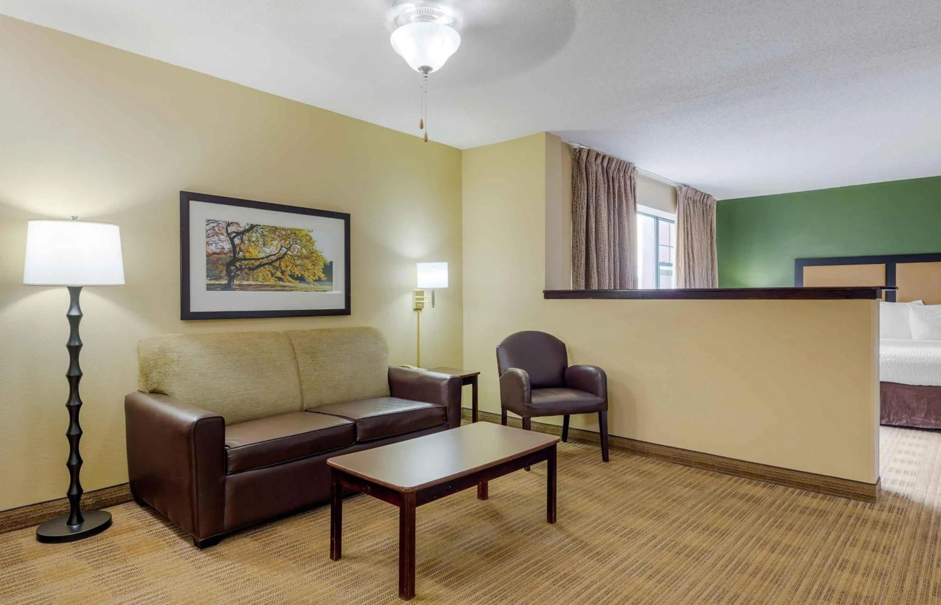 Bedroom, Bed in Extended Stay America Select Suites - Jacksonville - Lenoir Avenue East