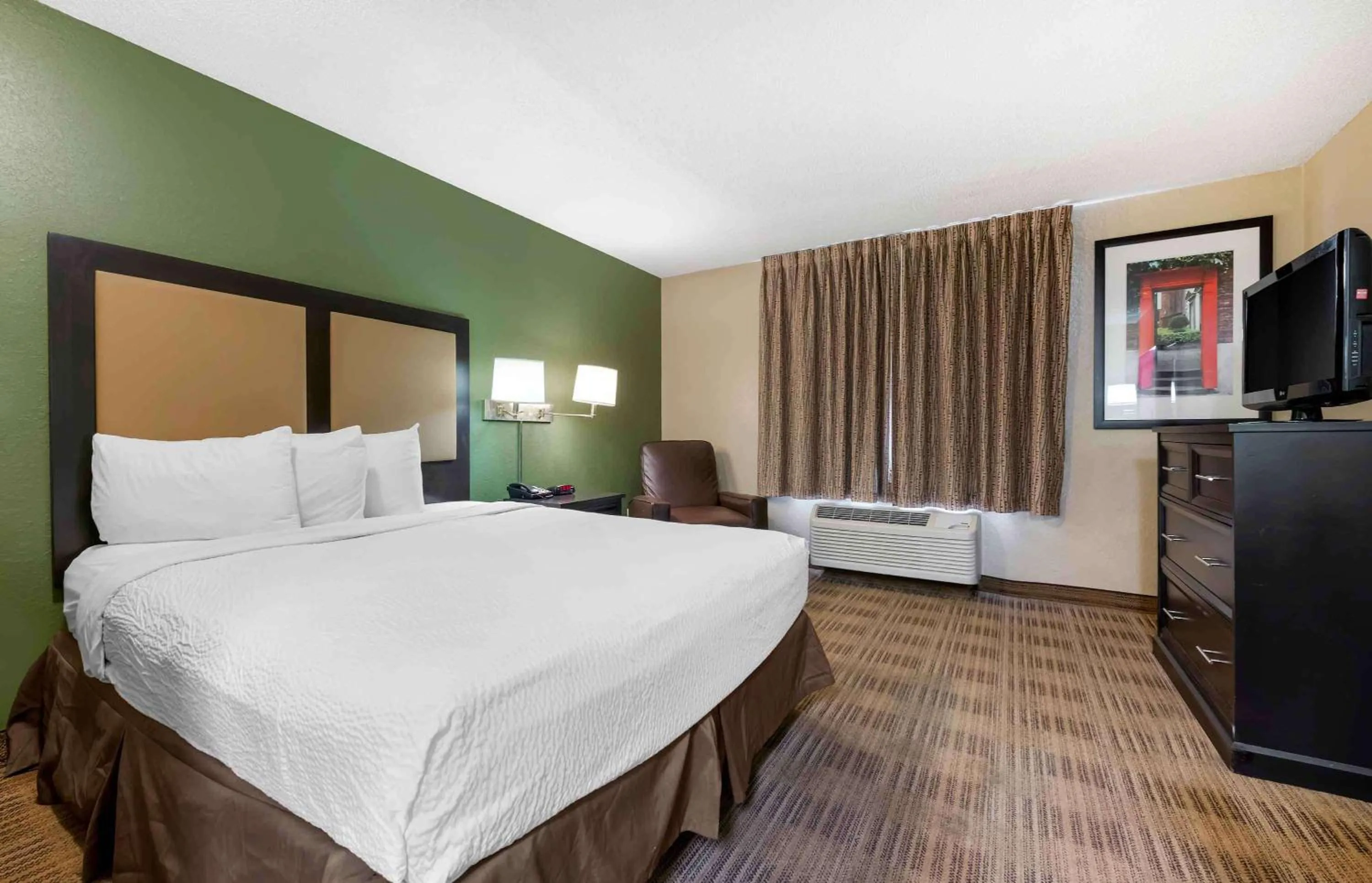 Bedroom, Bed in Extended Stay America Select Suites - Jacksonville - Lenoir Avenue East