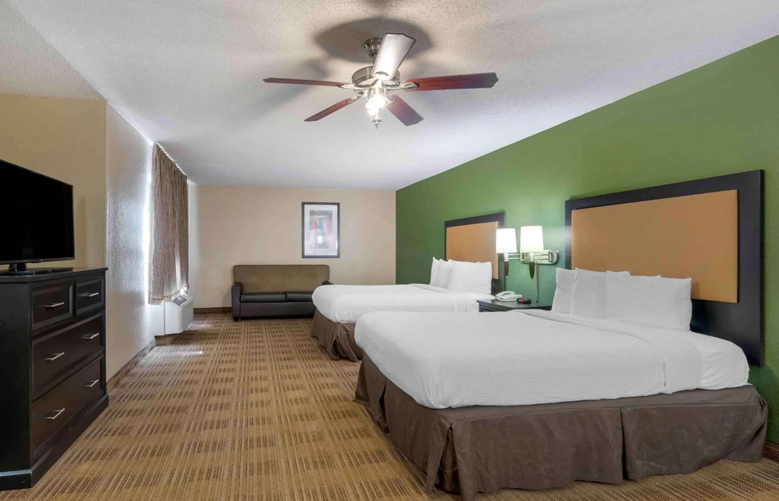 Bedroom, Bed in Extended Stay America Select Suites - Jacksonville - Lenoir Avenue East