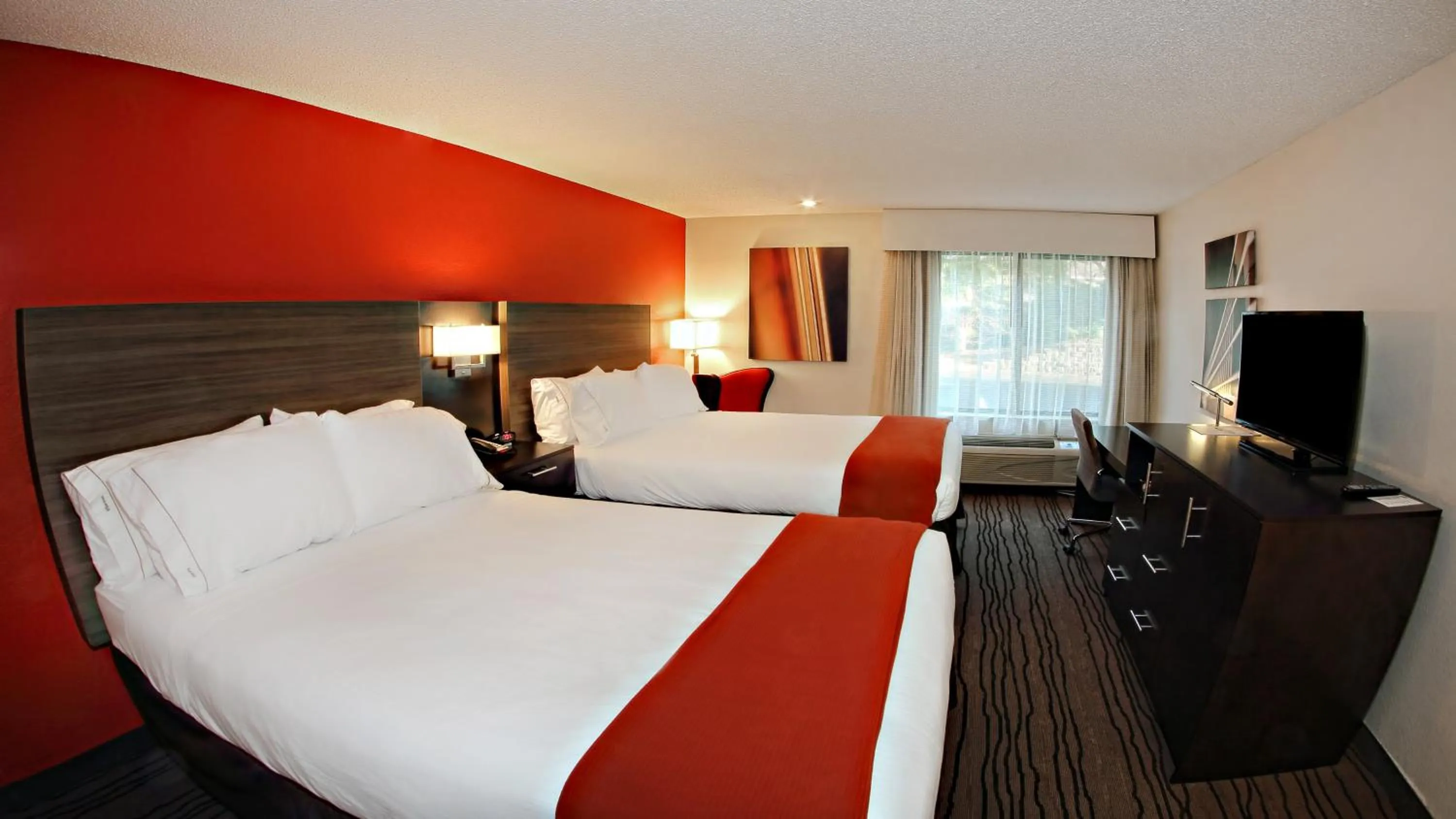 Photo of the whole room, Bed in Holiday Inn Express Brentwood-South Cool Springs by IHG
