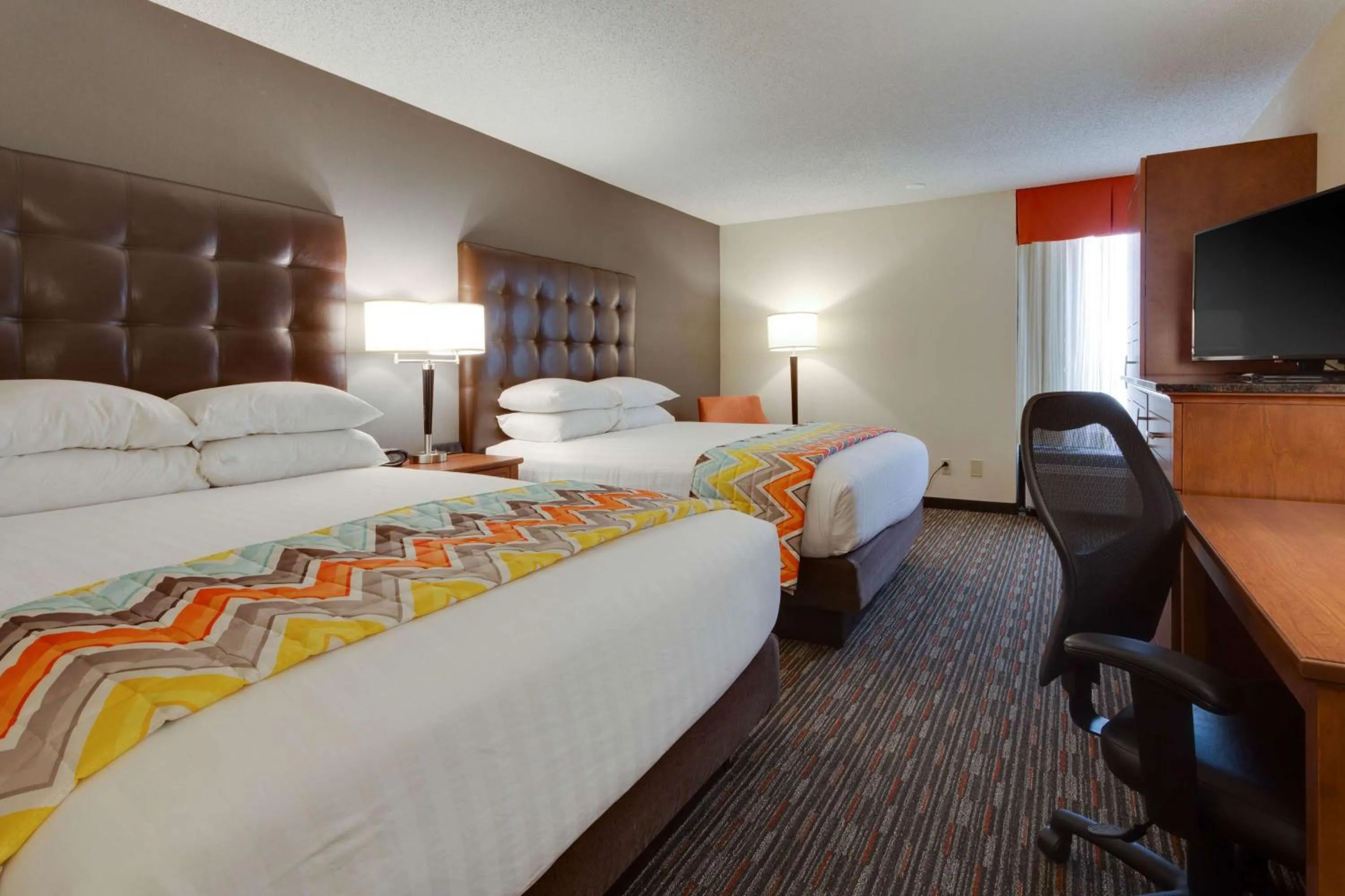 Photo of the whole room, Bed in Drury Inn & Suites Columbia Stadium Boulevard