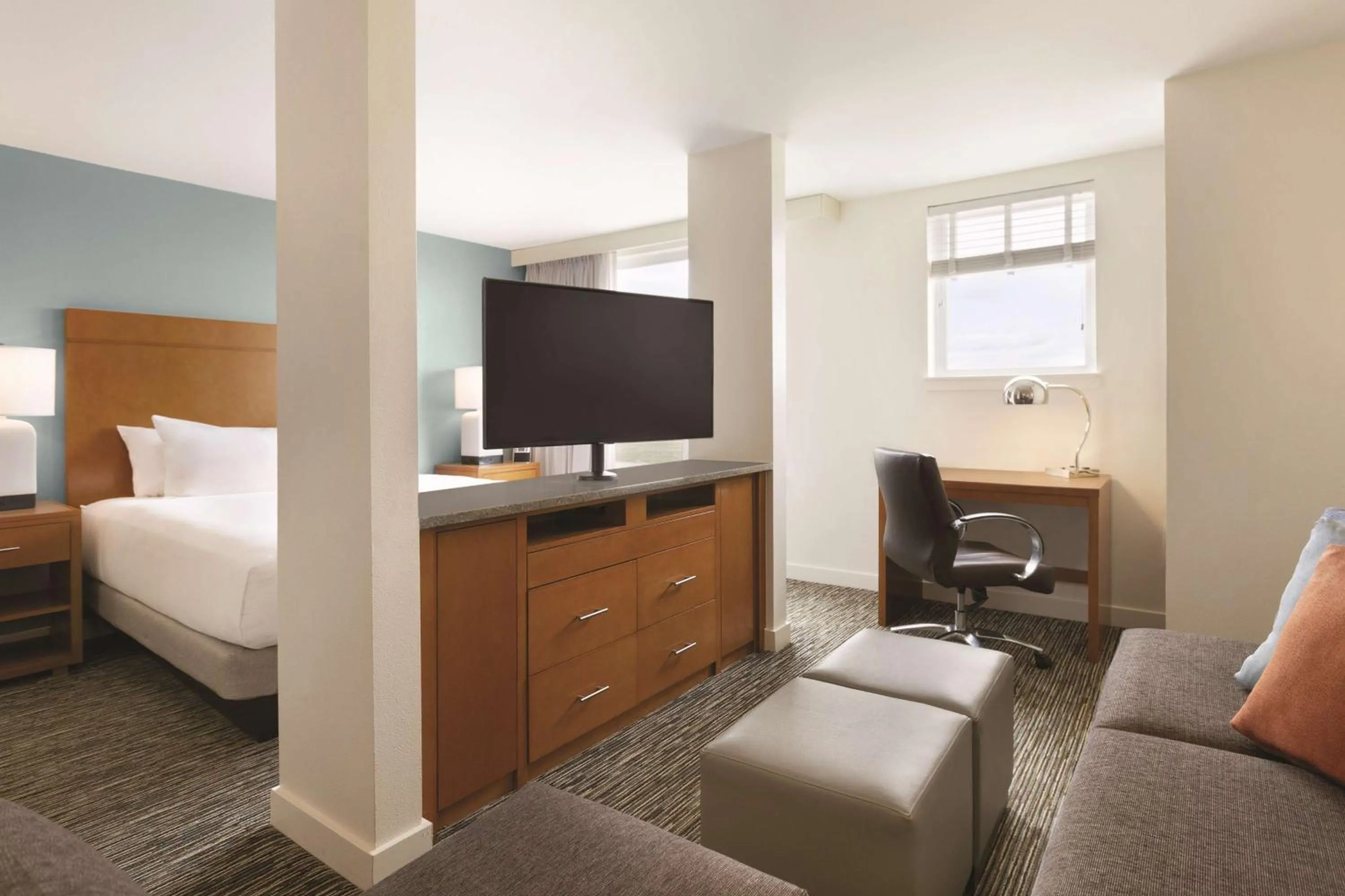Photo of the whole room, Bed in Hyatt House Denver Airport
