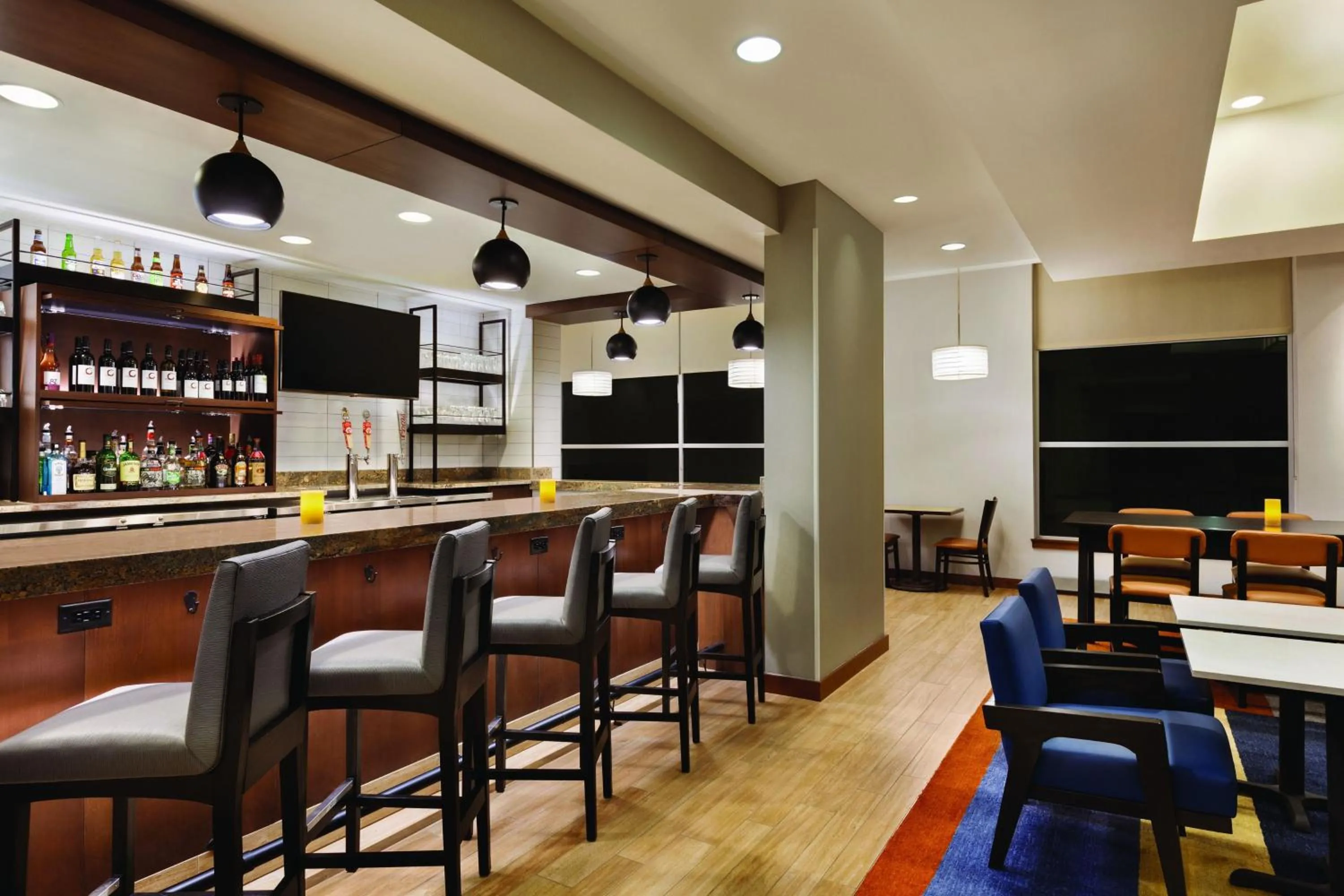 Restaurant/places to eat in Hyatt House Denver Airport