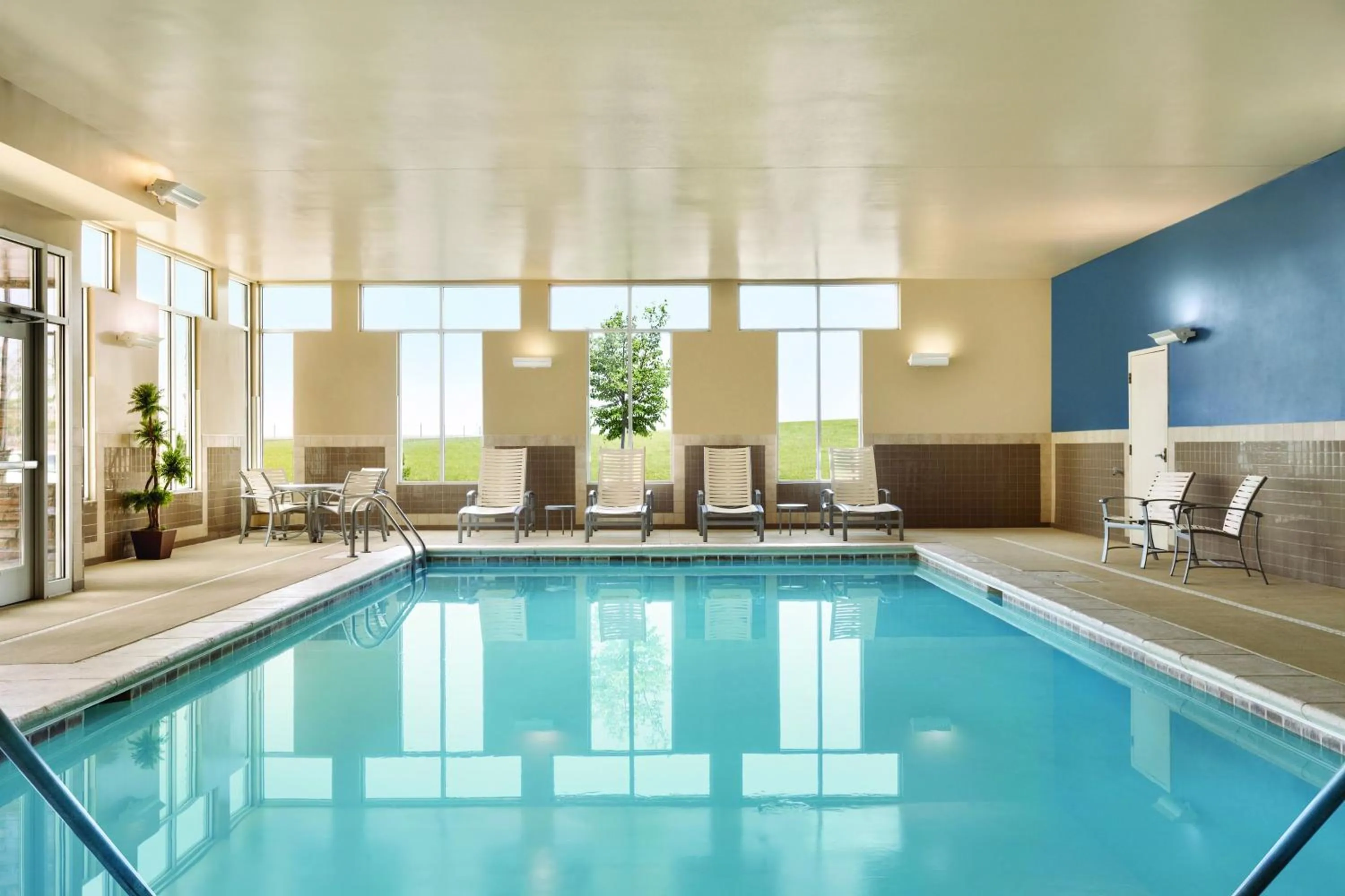 Swimming pool in Hyatt House Denver Airport