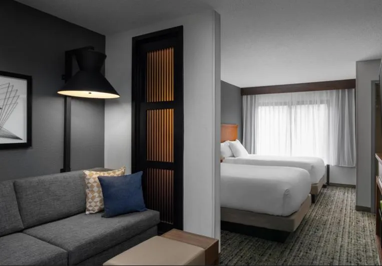 Bed in Hyatt Place Atlanta Airport South