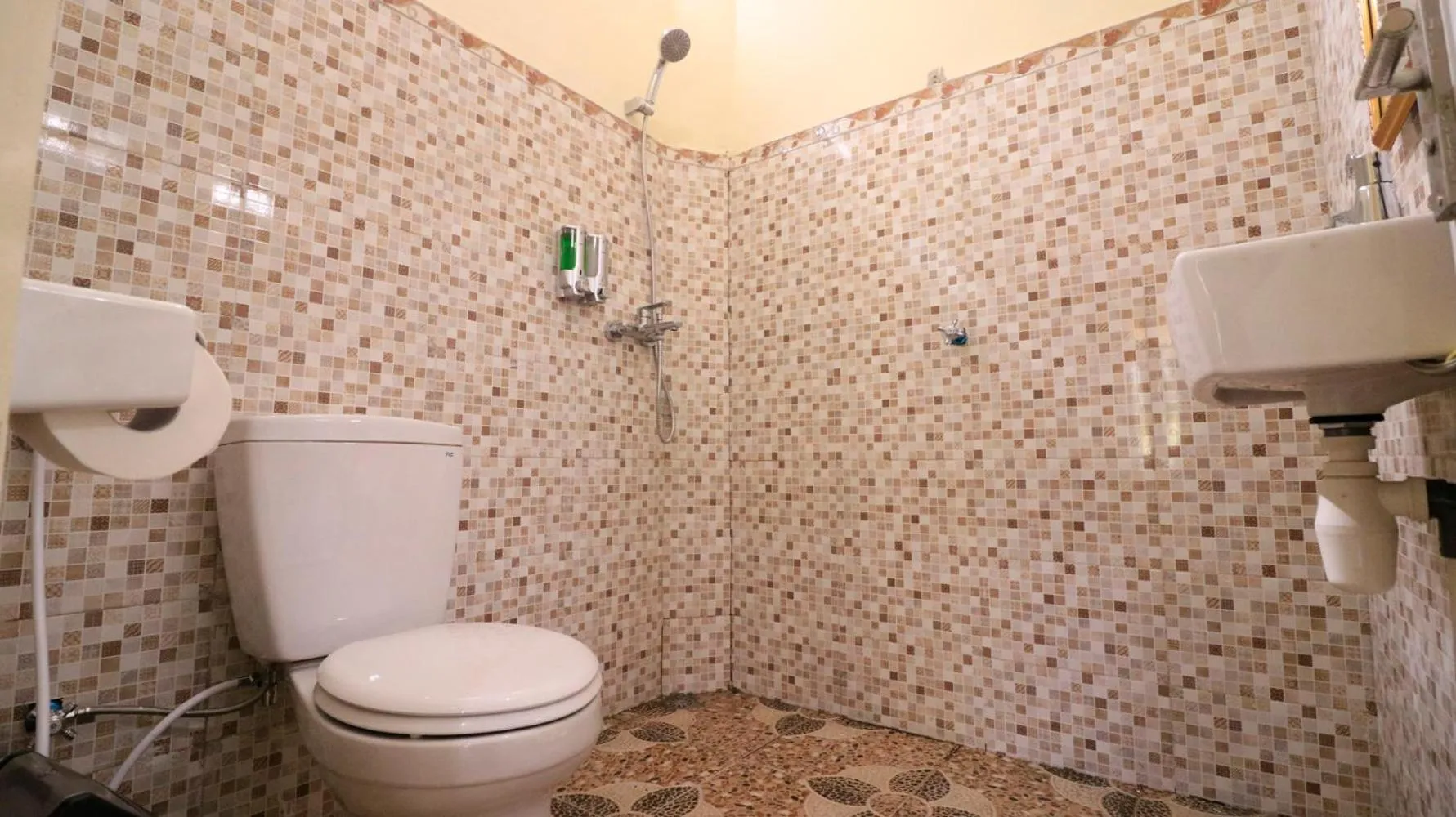 Shower in Sukawati Inn at Crystal Bay