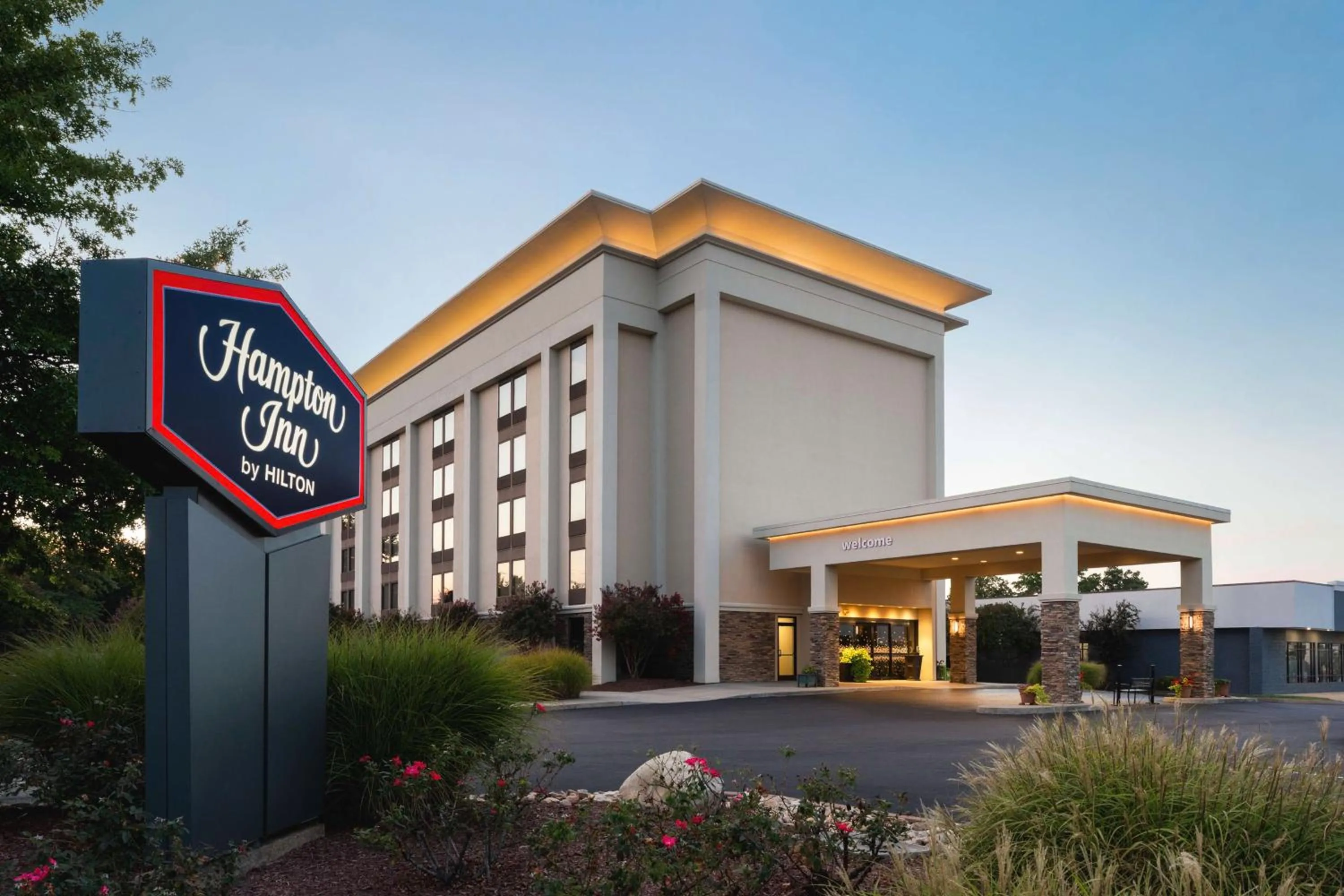 Property building in Hampton Inn Charlottesville