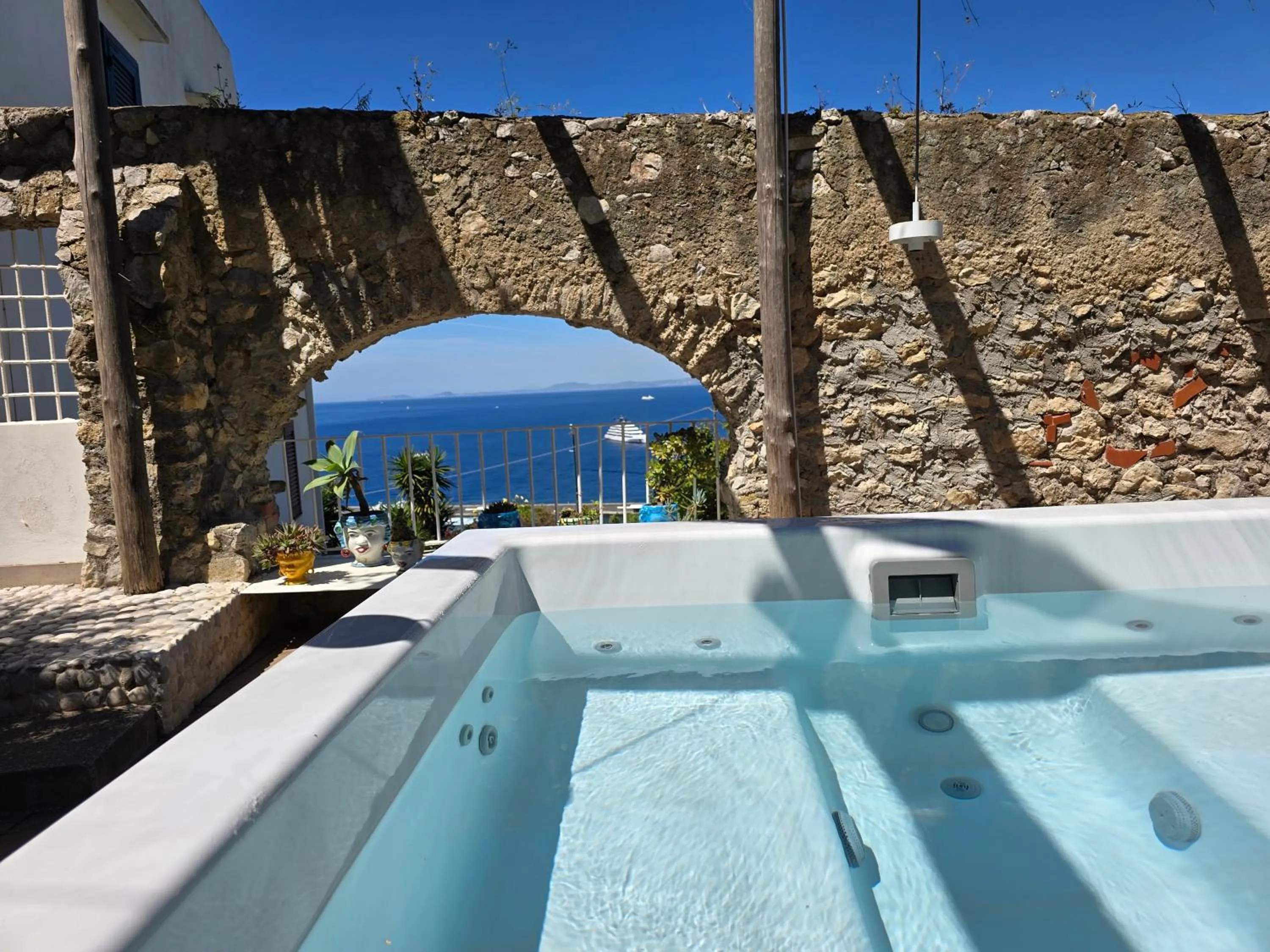 Hot Tub in Casa Verdemare