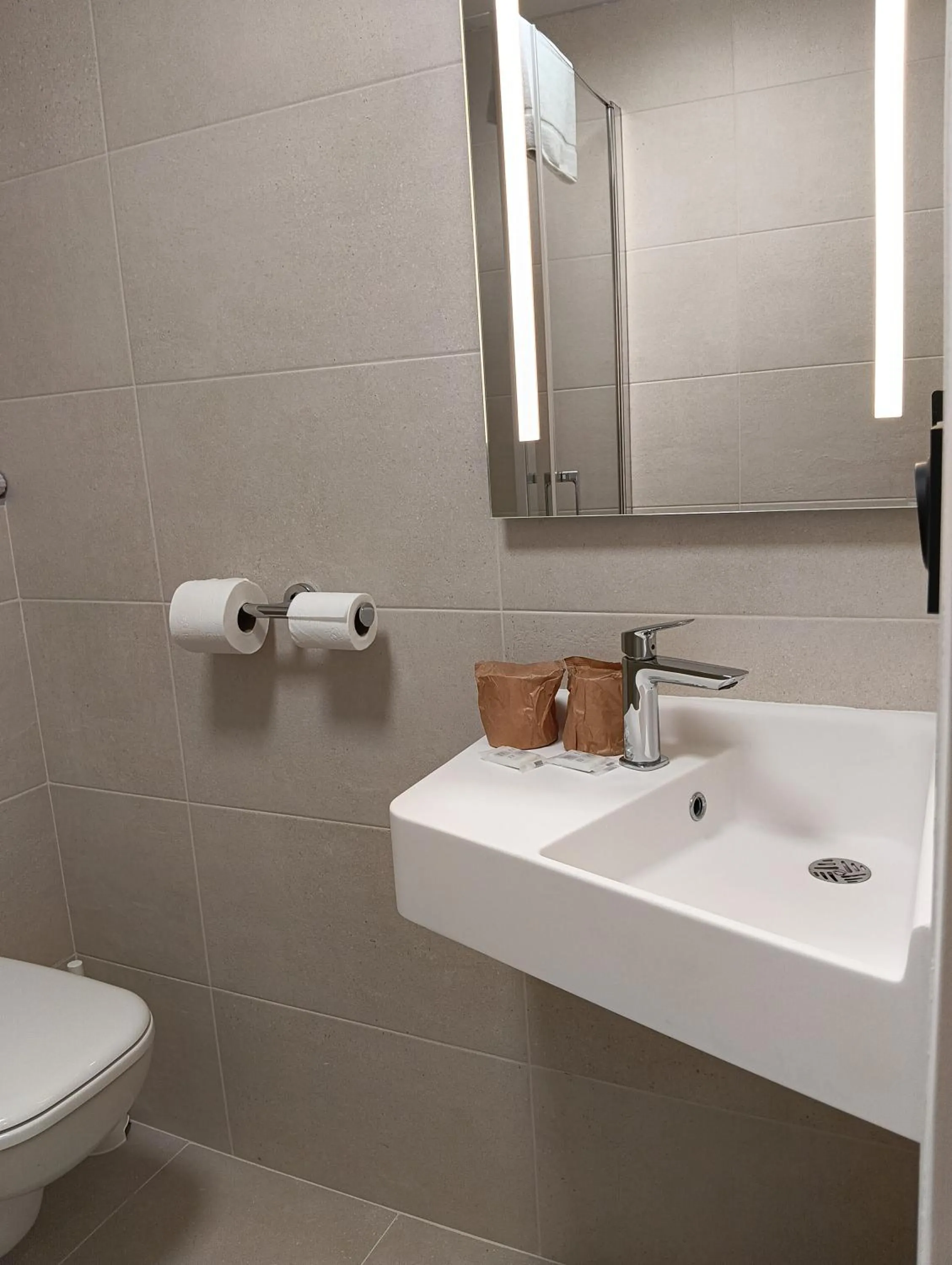 Bathroom in Abalys Hotel