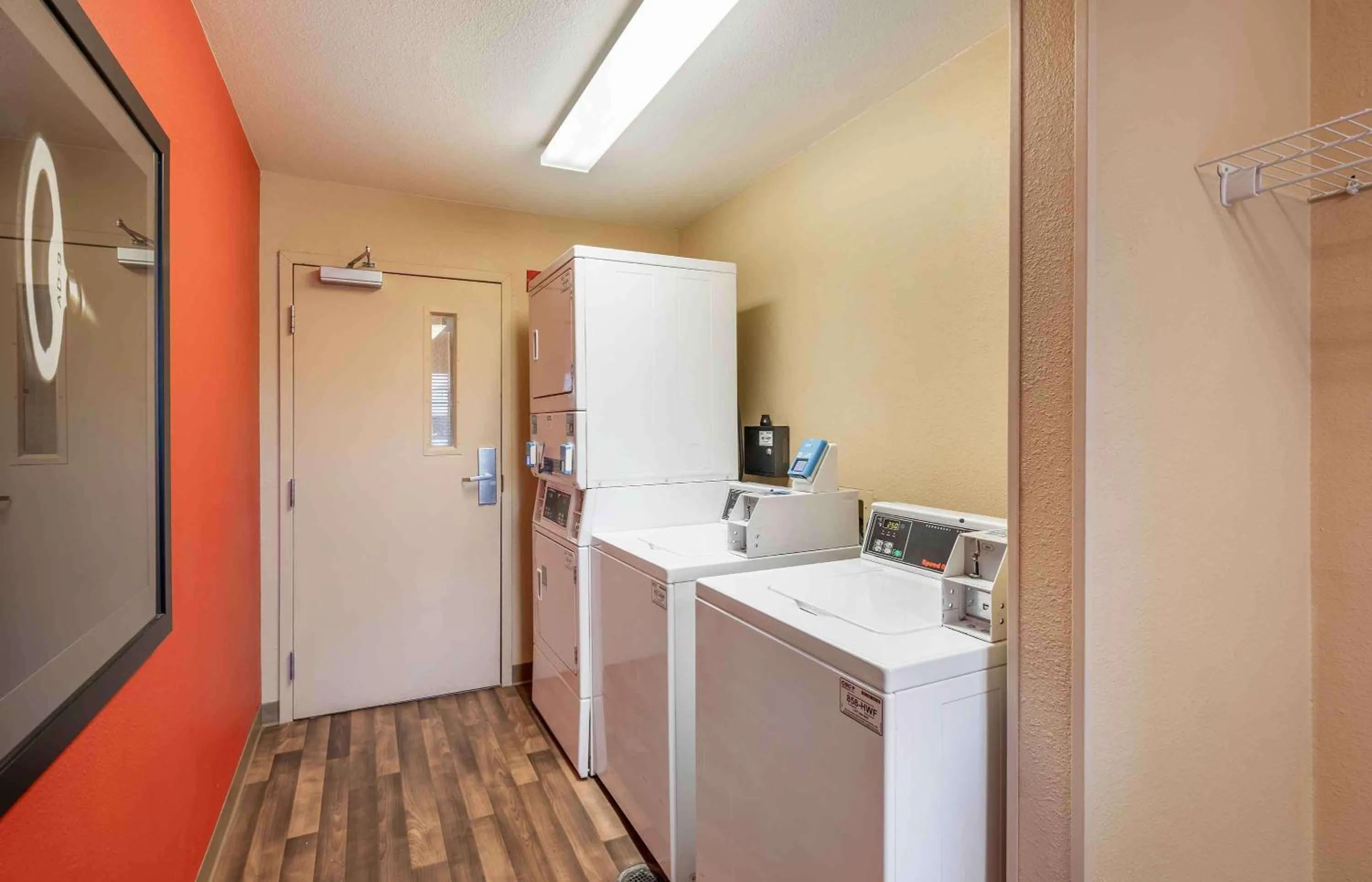 Property building in Extended Stay America Suites - Dallas - Plano