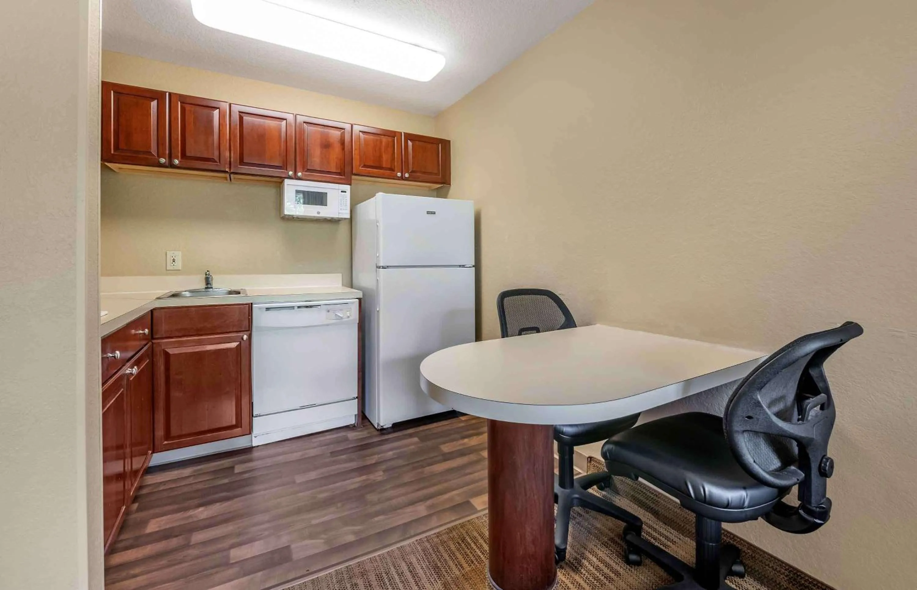 Kitchen or kitchenette in Extended Stay America Suites - Dallas - Plano