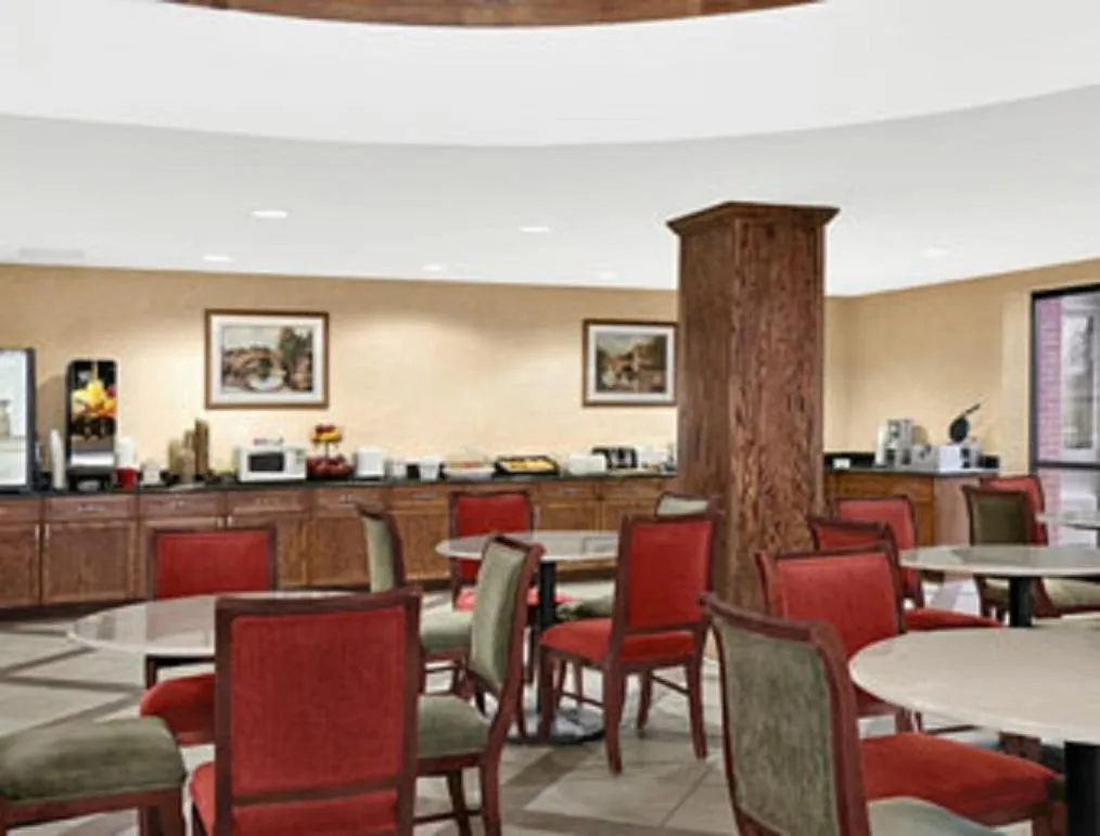 Restaurant/places to eat in Baymont by Wyndham Elkhart