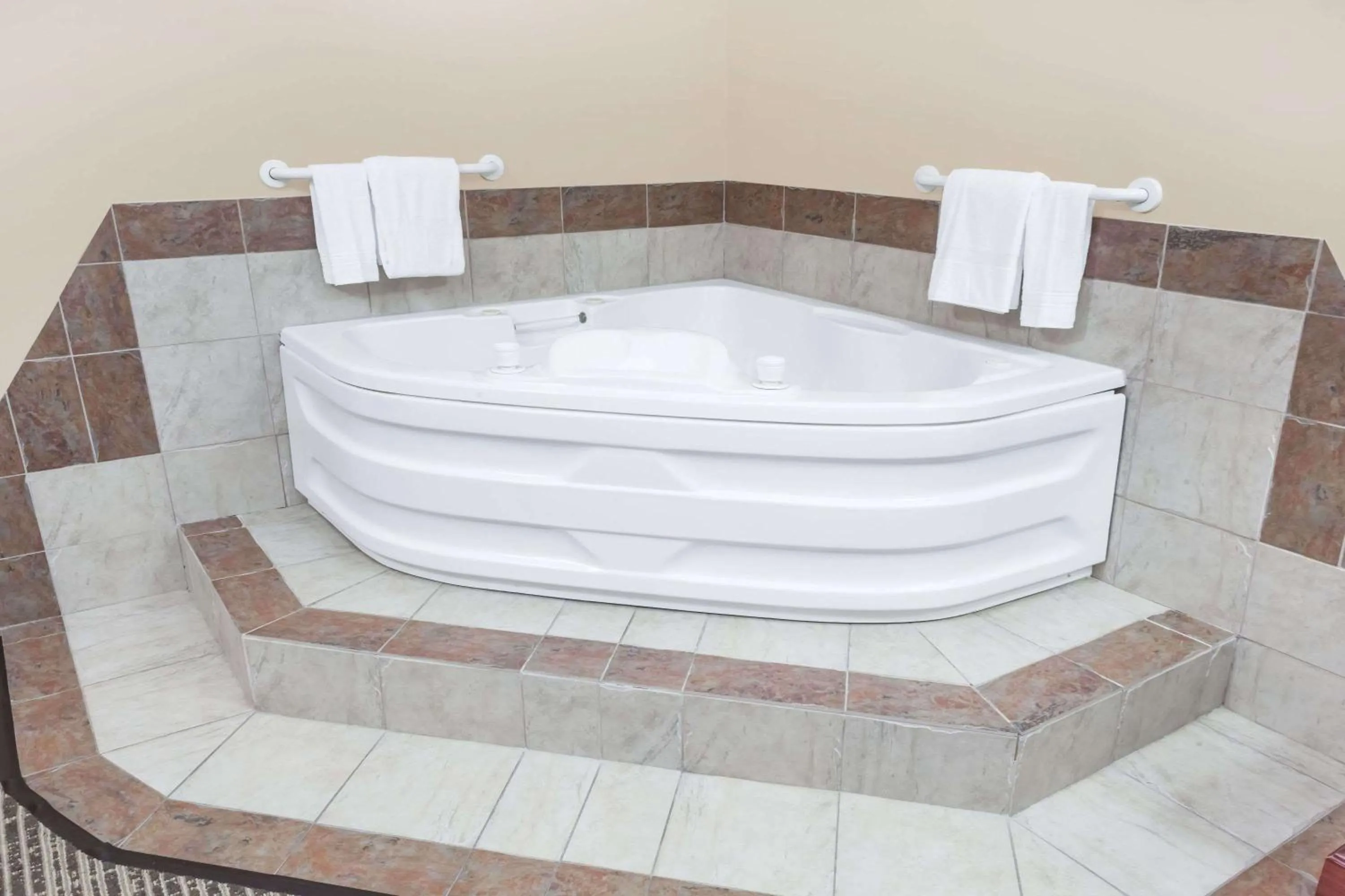 Photo of the whole room in Baymont by Wyndham Elkhart